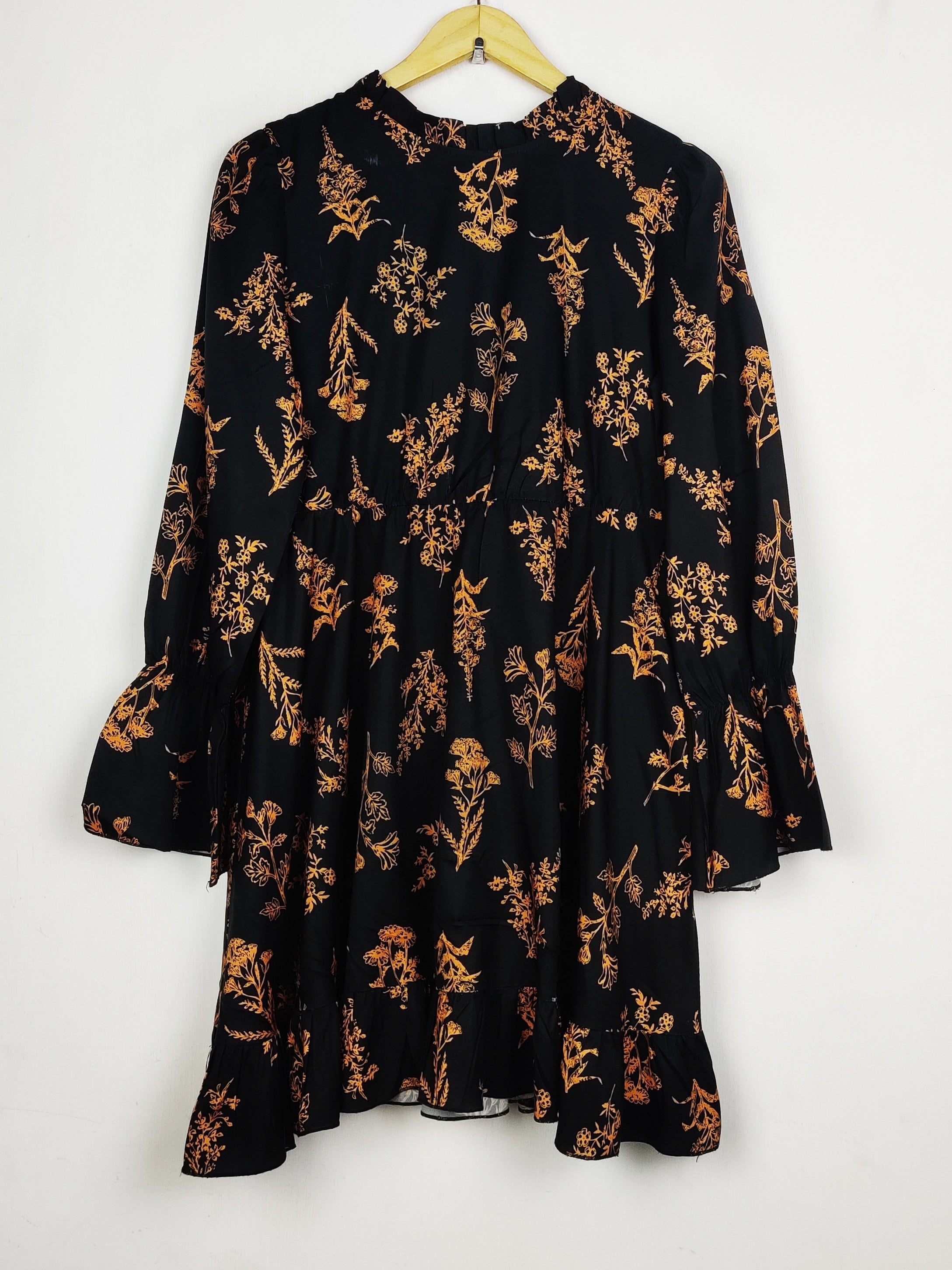 Buy online pre-used pre-loved 100% authentic & Original branded Shein (MF-5535) available in Pakistan. Top international brands avilable.