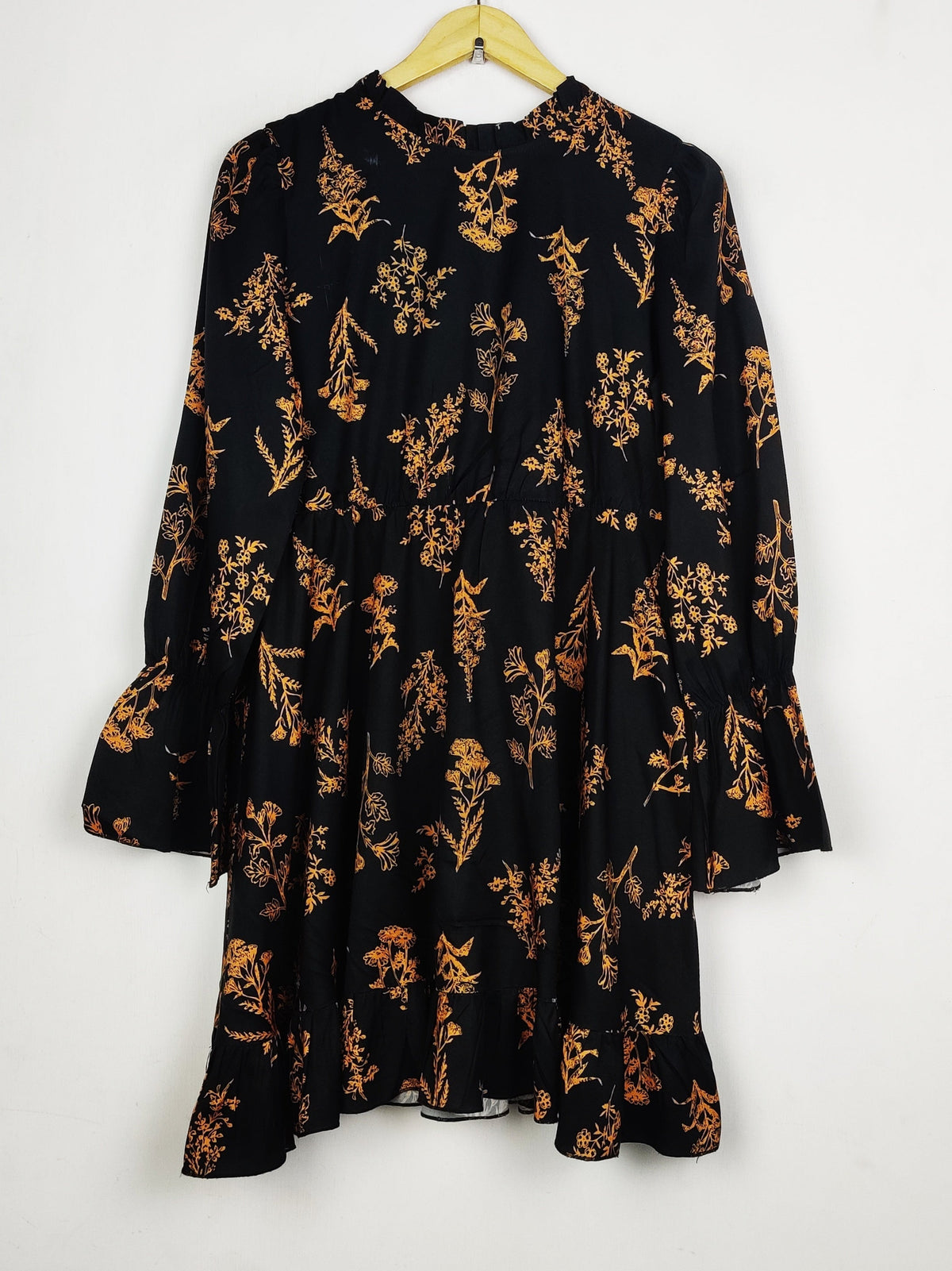 Buy online pre-used pre-loved 100% authentic & Original branded Shein (MF-5535) available in Pakistan. Top international brands avilable.
