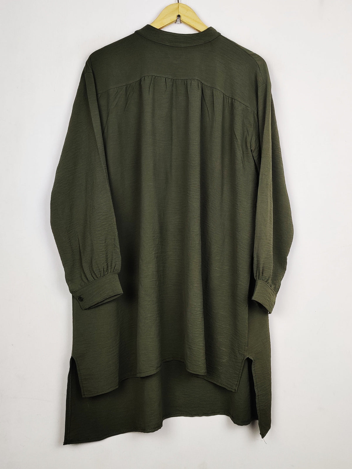 Buy online pre-used pre-loved 100% authentic & Original branded Unknown Brand (MF-5551) available in Pakistan. Top international brands avilable.