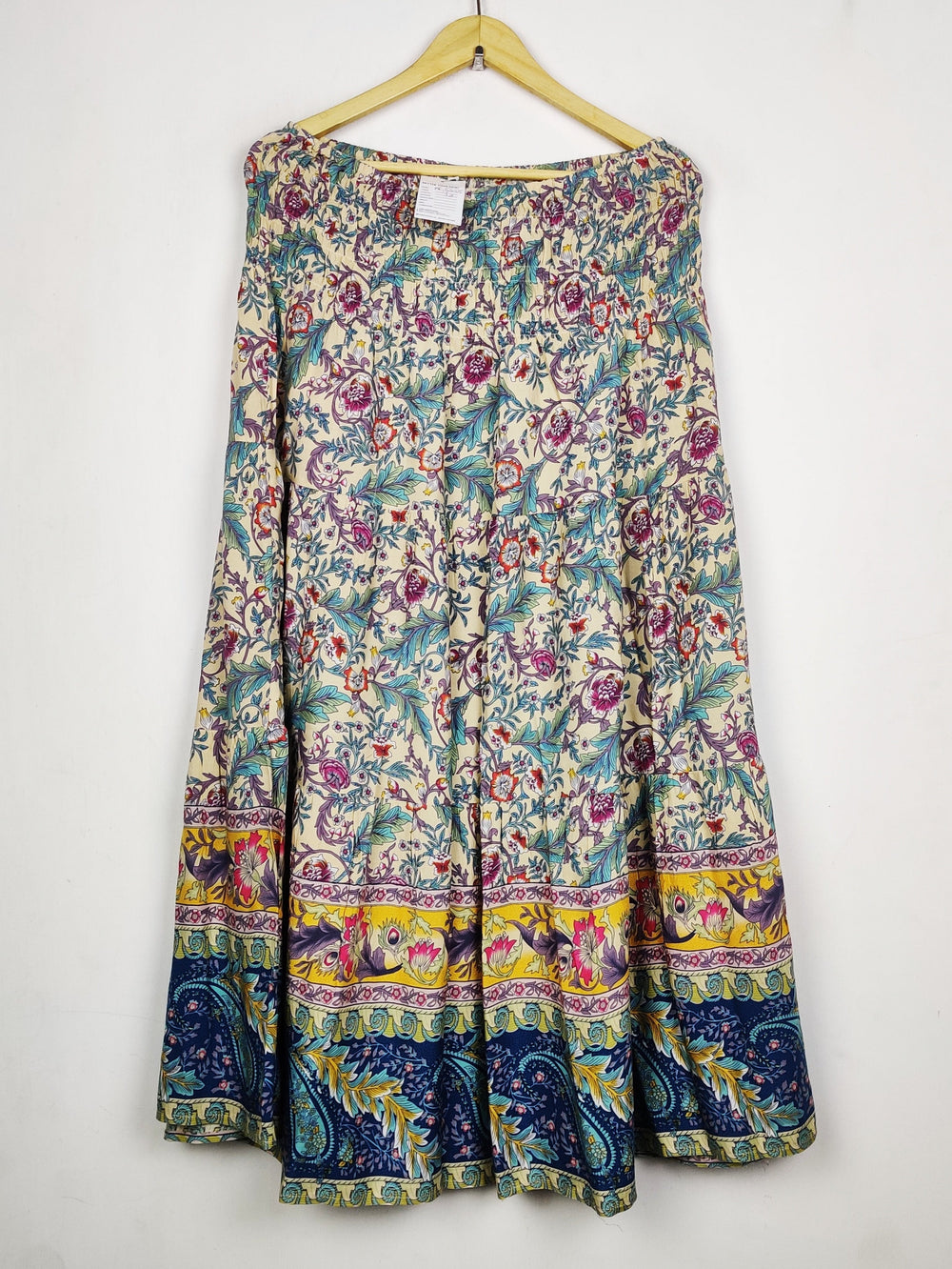 Buy online pre-used pre-loved 100% authentic & Original branded Unknown Brand (MF-5555) available in Pakistan. Top international brands avilable.