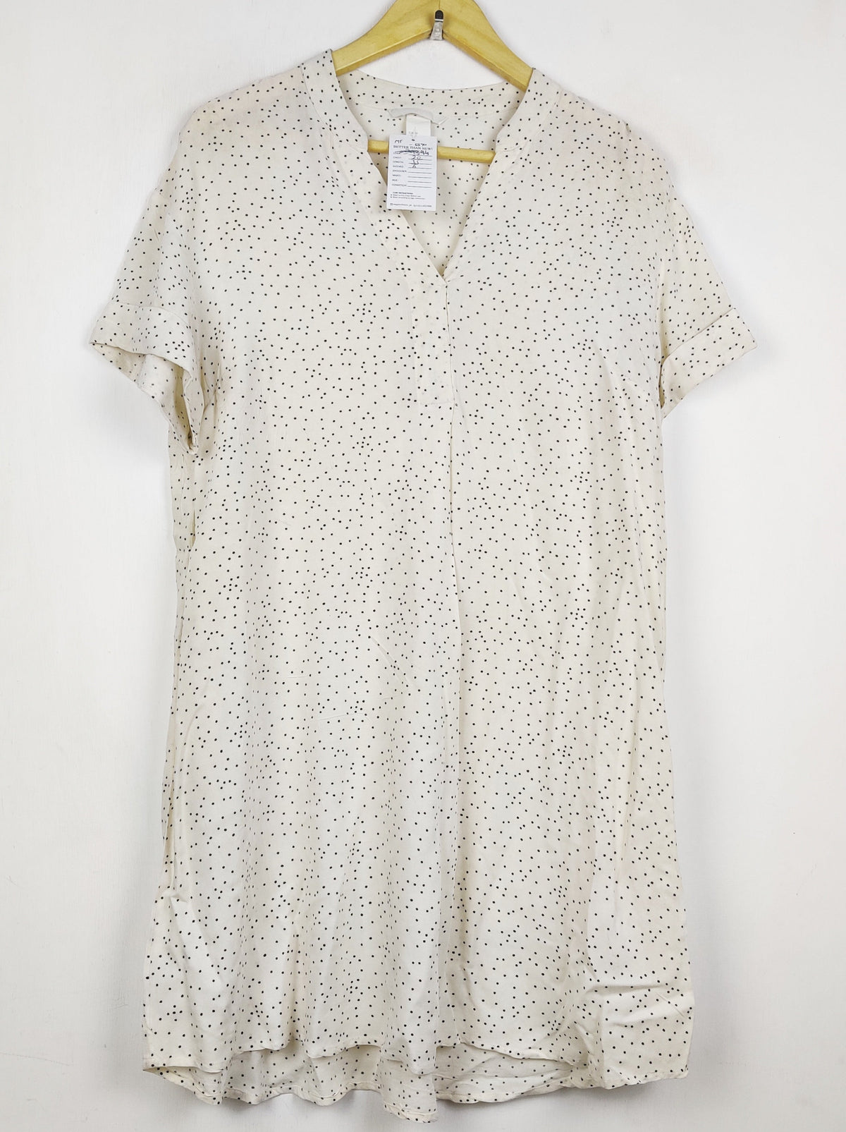 Buy online pre-used pre-loved 100% authentic & Original branded H&M (MF-5570) available in Pakistan. Top international brands avilable.