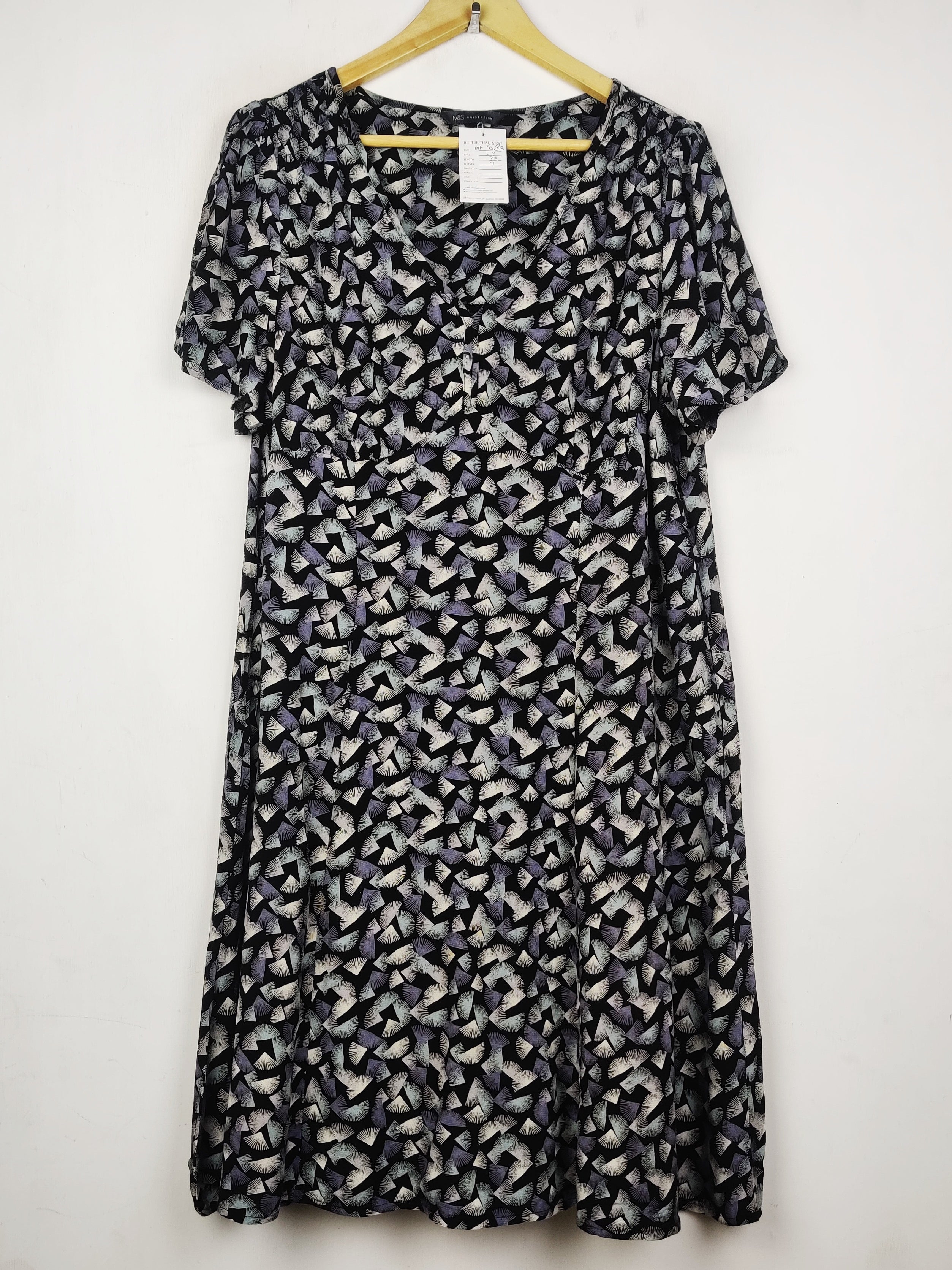 Buy online pre-used pre-loved 100% authentic & Original branded Marks & Spencer (MF-5583) available in Pakistan. Top international brands avilable.