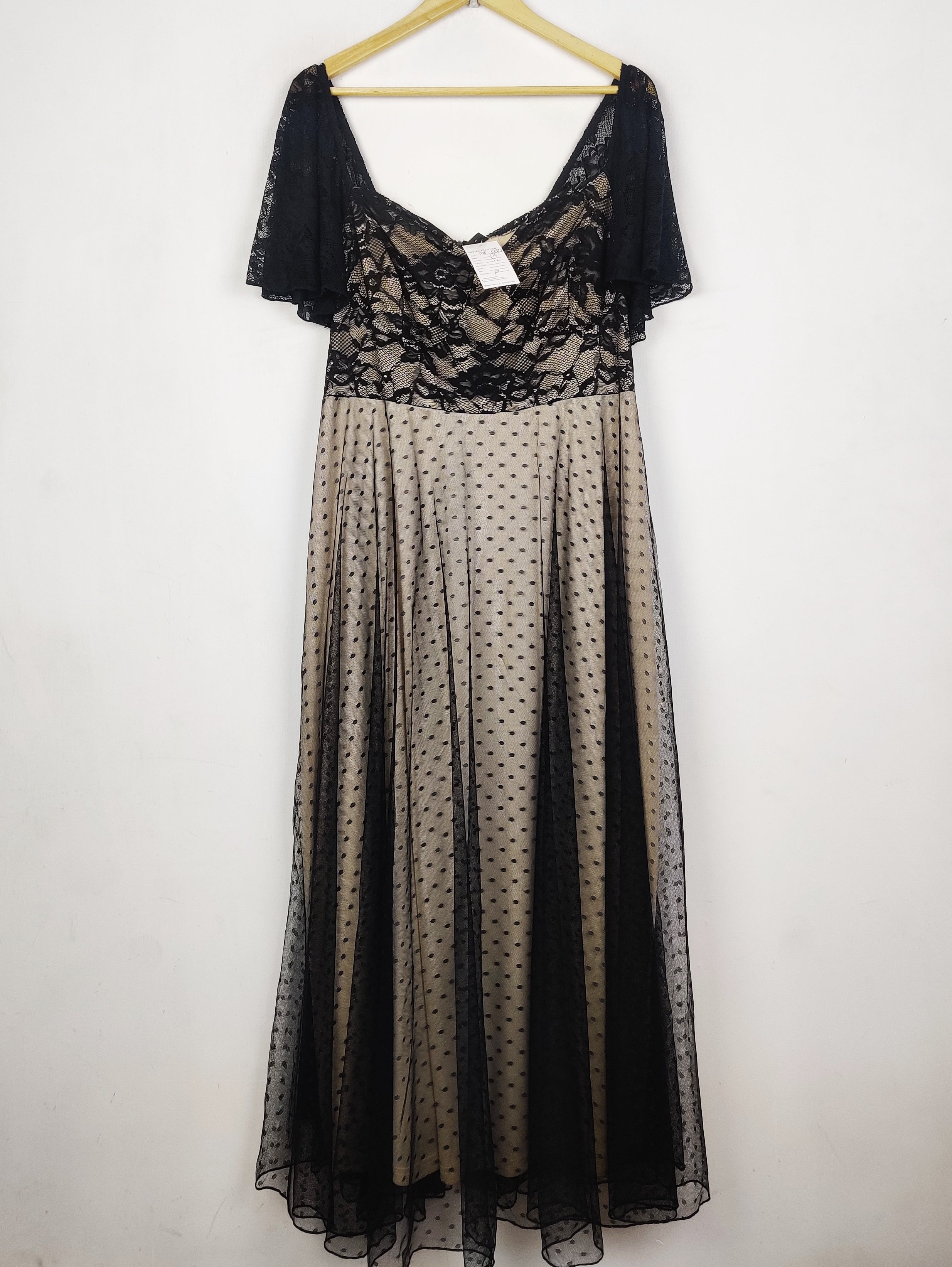 Buy online pre-used pre-loved 100% authentic & Original branded Shein (MF-5587) available in Pakistan. Top international brands avilable.