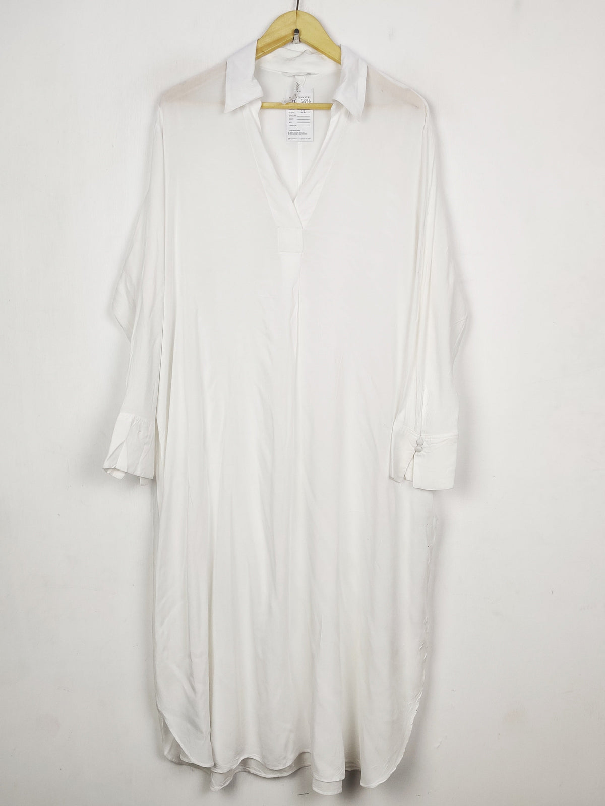 Buy online pre-used pre-loved 100% authentic & Original branded H&M (MF-5596) available in Pakistan. Top international brands avilable.