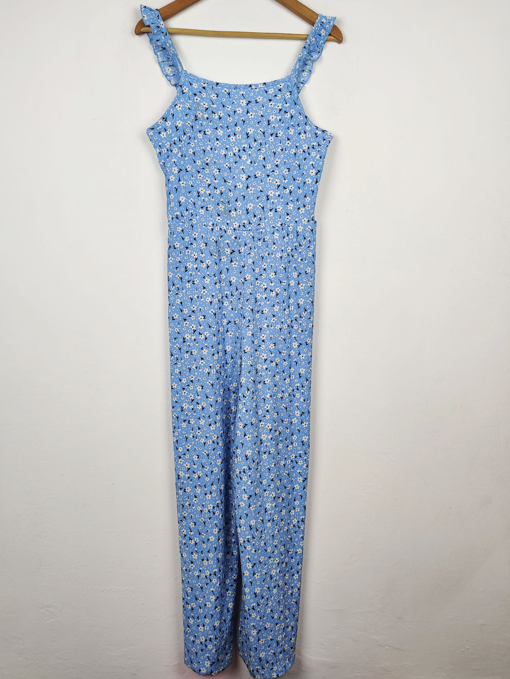 Buy online pre-used pre-loved 100% authentic & Original branded New Look (MF-561) available in Pakistan. Top international brands avilable.