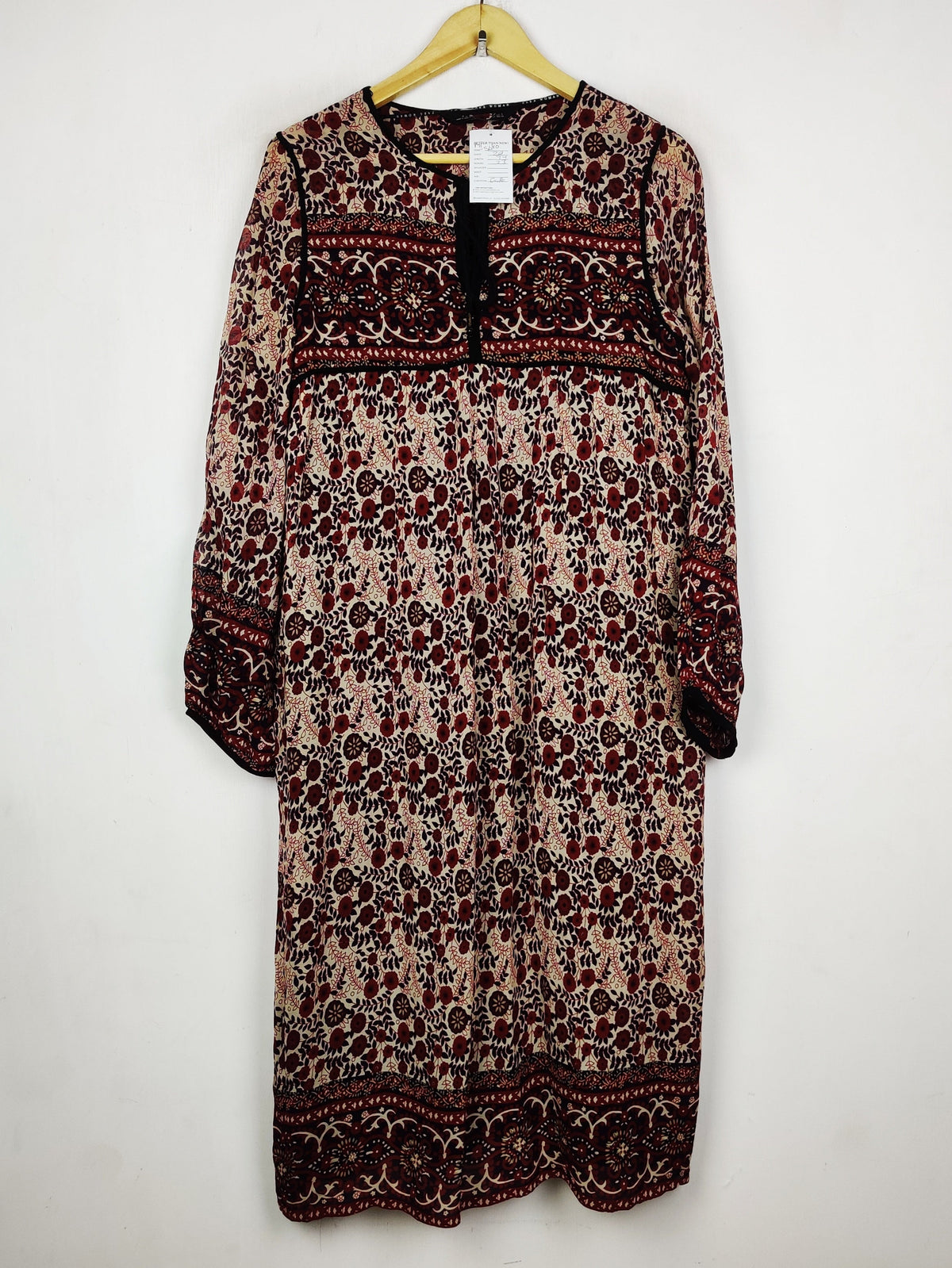 Buy online pre-used pre-loved 100% authentic & Original branded Zara (MF-5640) available in Pakistan. Top international brands avilable.