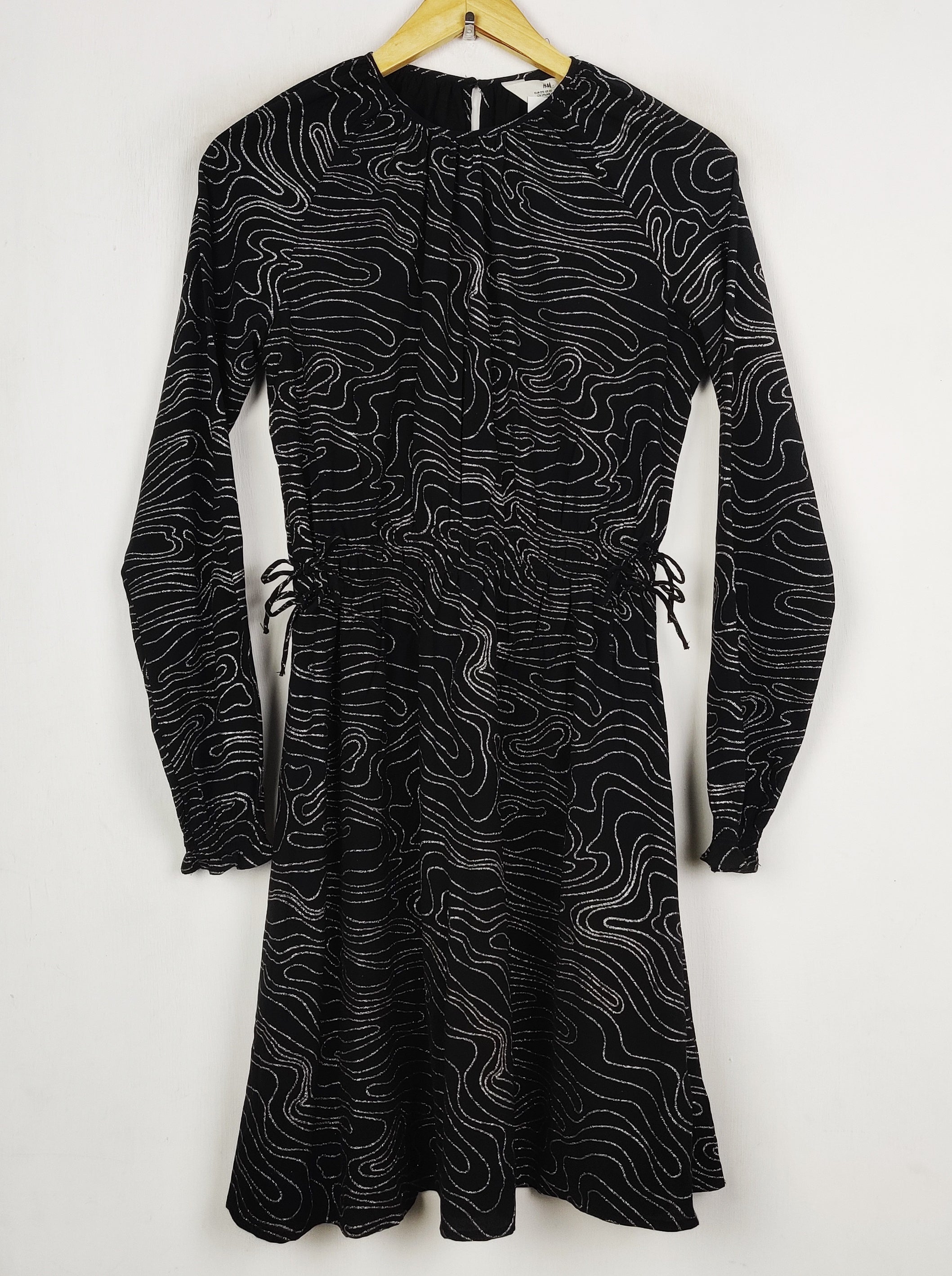Buy online pre-used pre-loved 100% authentic & Original branded H&M (MF-5652) available in Pakistan. Top international brands avilable.