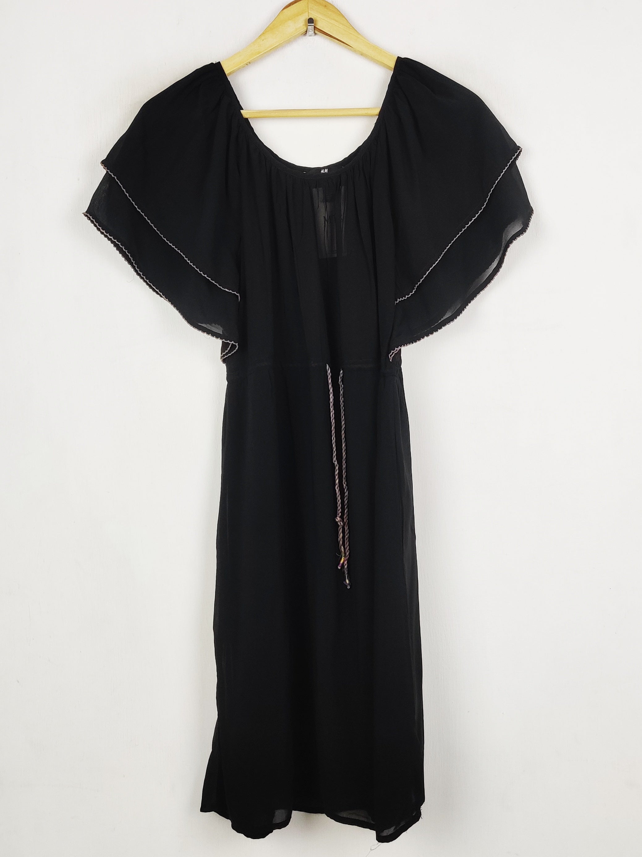 Buy online pre-used pre-loved 100% authentic & Original branded H&M (MF-5658) available in Pakistan. Top international brands avilable.