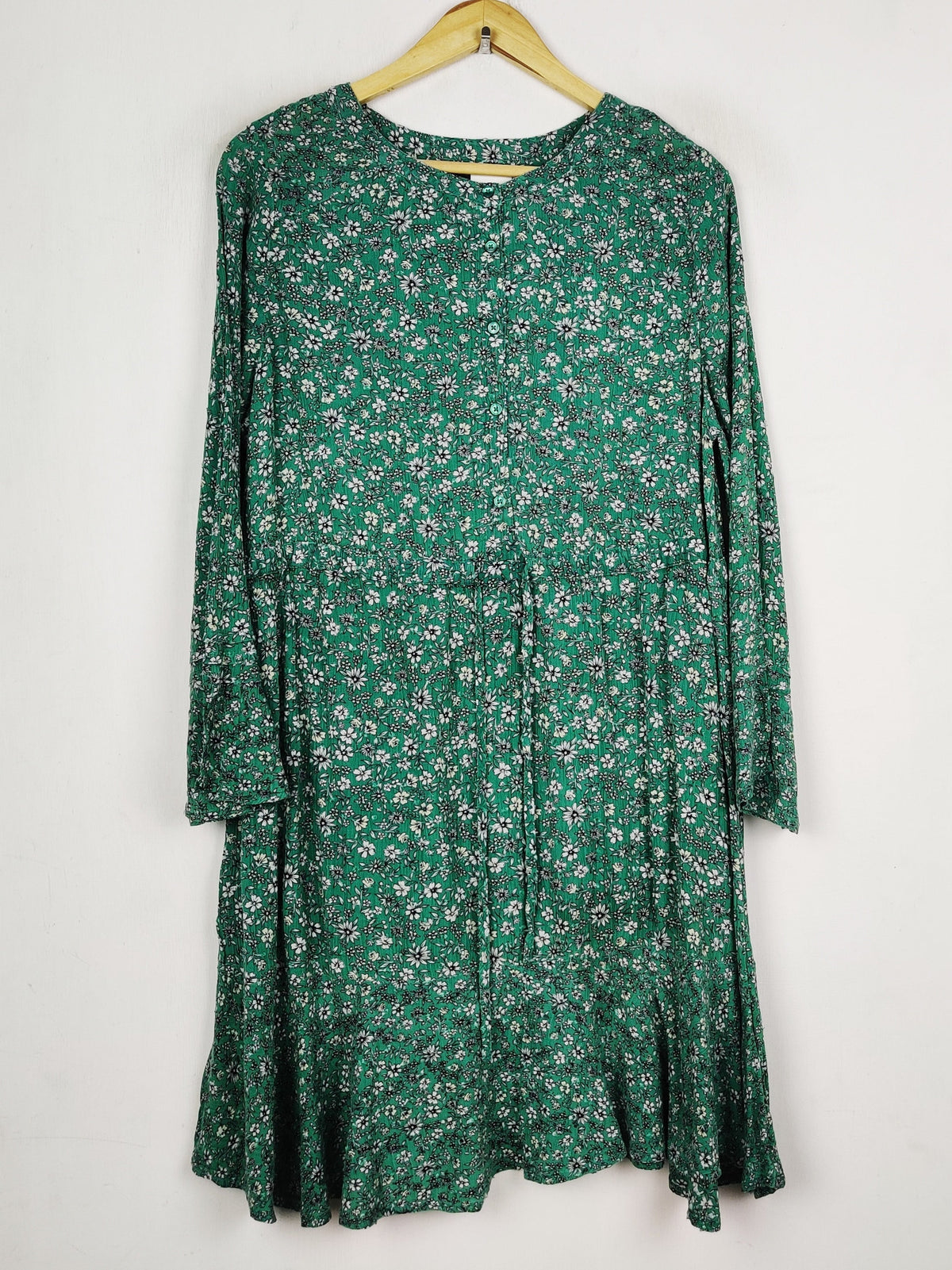 Buy online pre-used pre-loved 100% authentic & Original branded Marks & Spencer (MF-5667) available in Pakistan. Top international brands avilable.