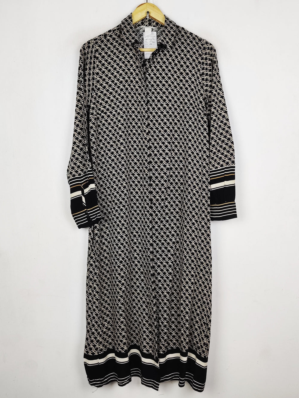 Buy online pre-used pre-loved 100% authentic & Original branded H&M (MF-5672) available in Pakistan. Top international brands avilable.