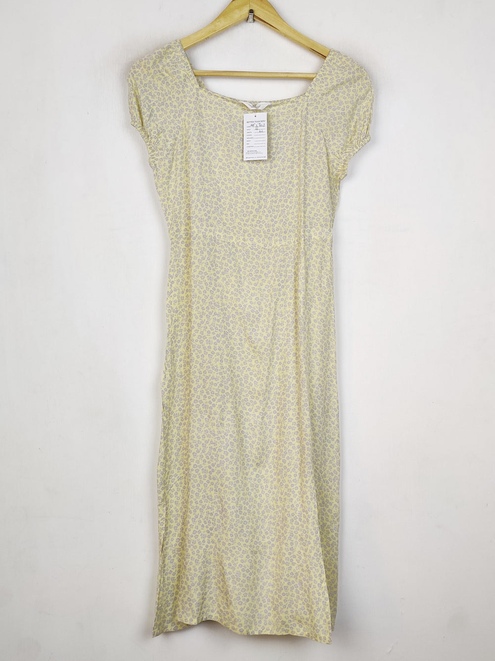 Buy online pre-used pre-loved 100% authentic & Original branded H&M (MF-5702) available in Pakistan. Top international brands avilable.