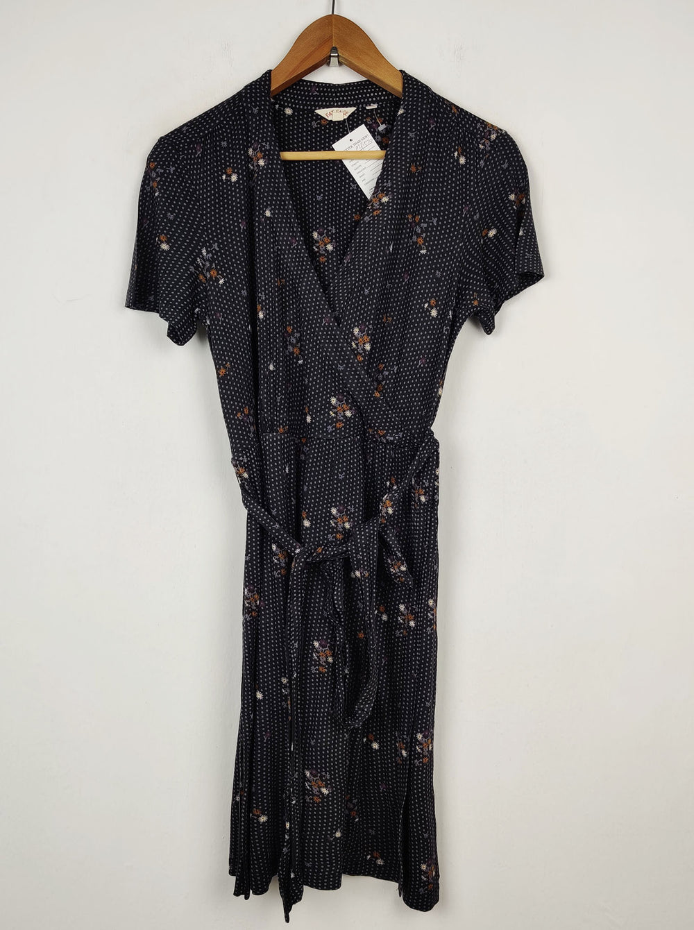 Buy online pre-used pre-loved 100% authentic & Original branded Fat Face (MF-570) available in Pakistan. Top international brands avilable.