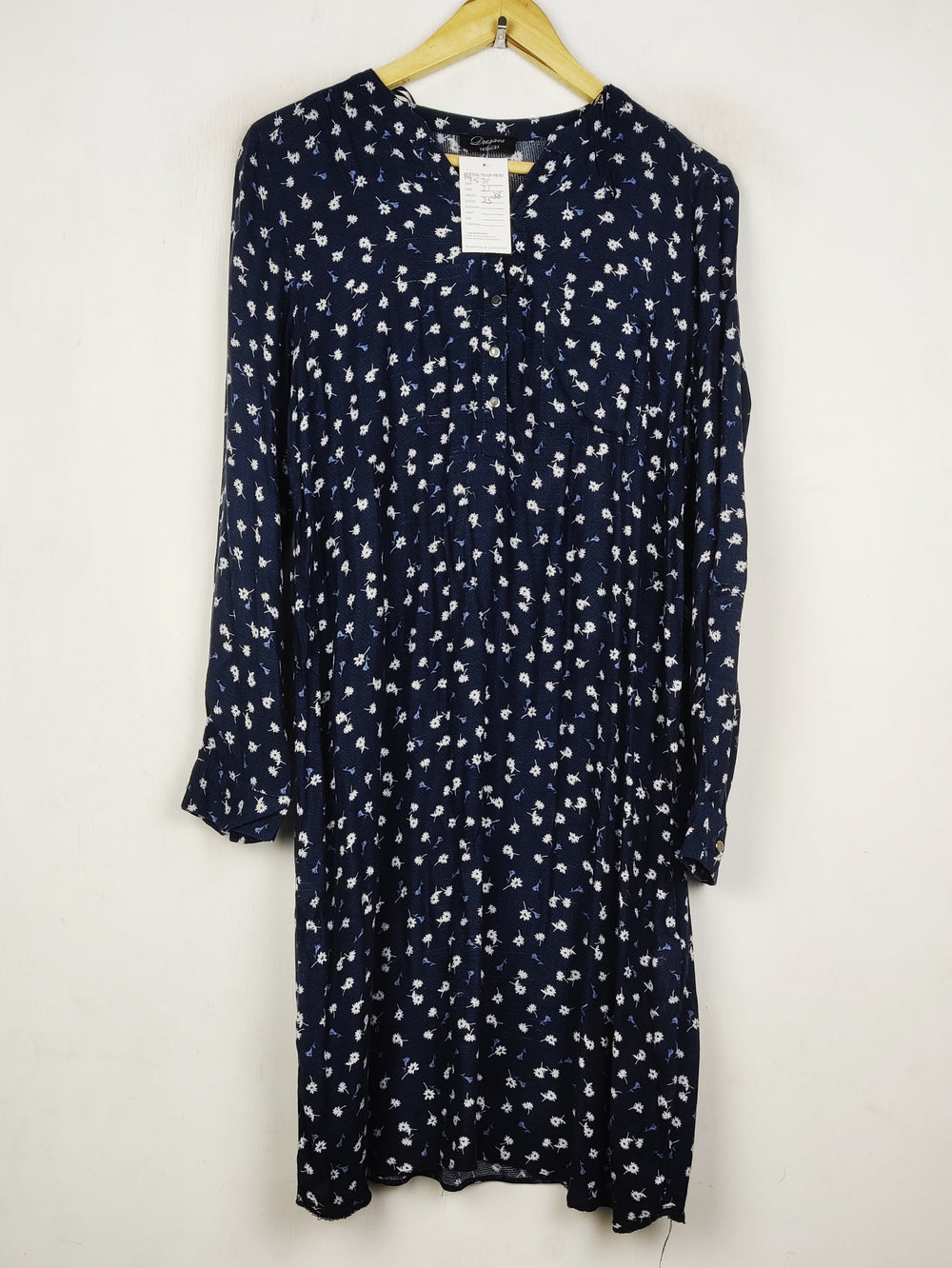 Buy online pre-used pre-loved 100% authentic & Original branded Dresses (MF-5711) available in Pakistan. Top international brands avilable.