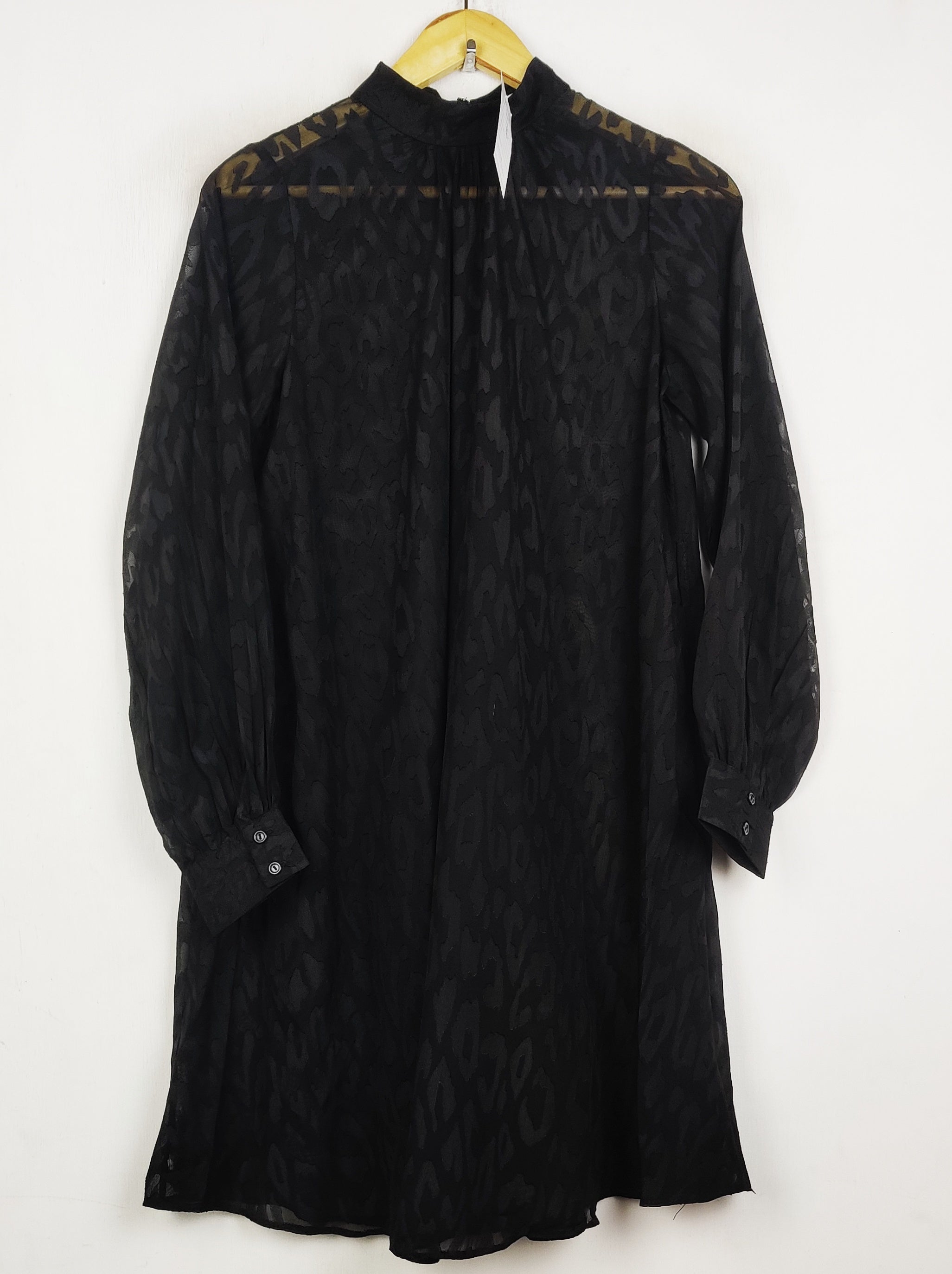 Buy online pre-used pre-loved 100% authentic & Original branded New Look (MF-5722) available in Pakistan. Top international brands avilable.