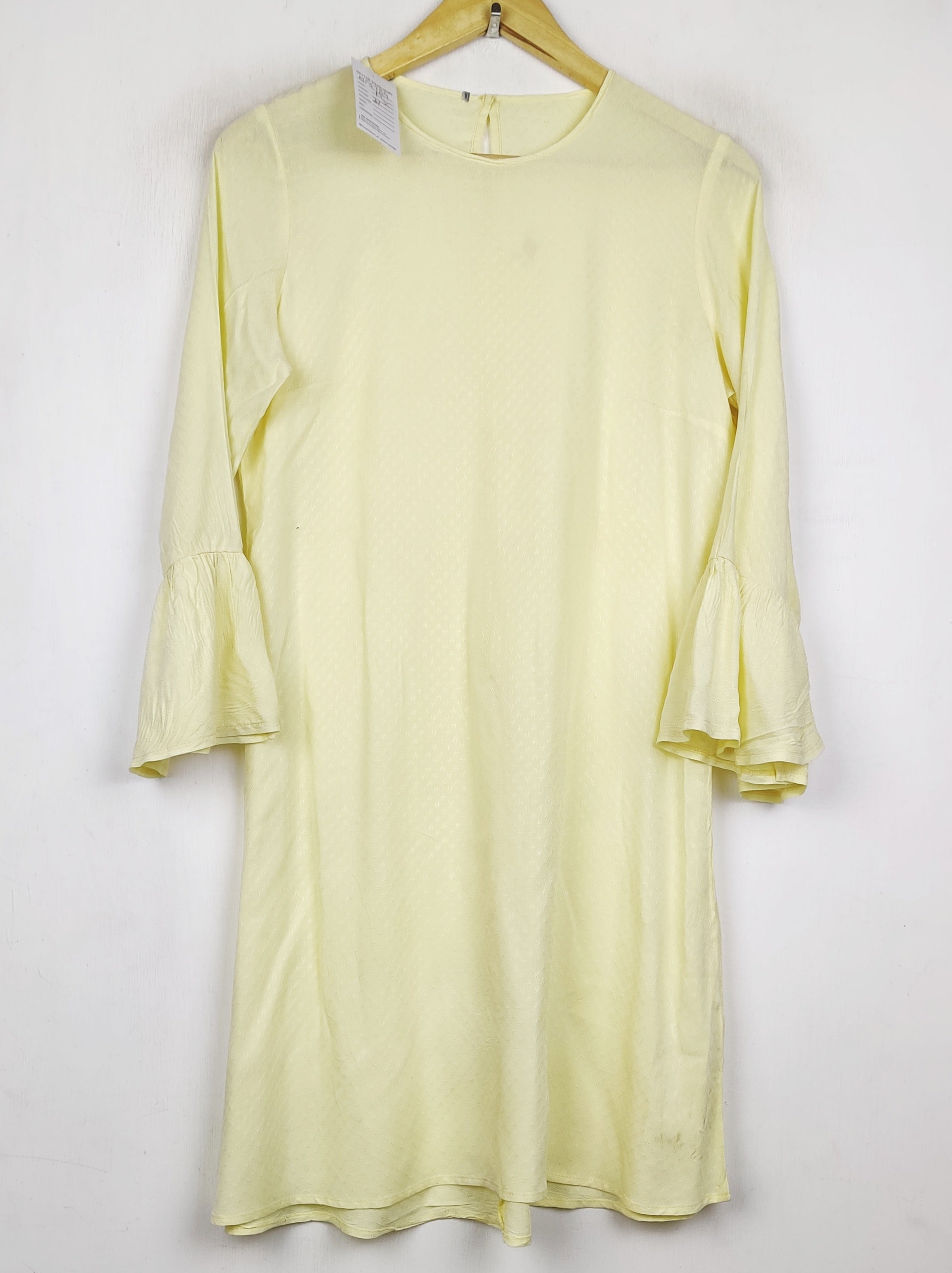 Buy online pre-used pre-loved 100% authentic & Original branded Unknown Brand (MF-5734) available in Pakistan. Top international brands avilable.