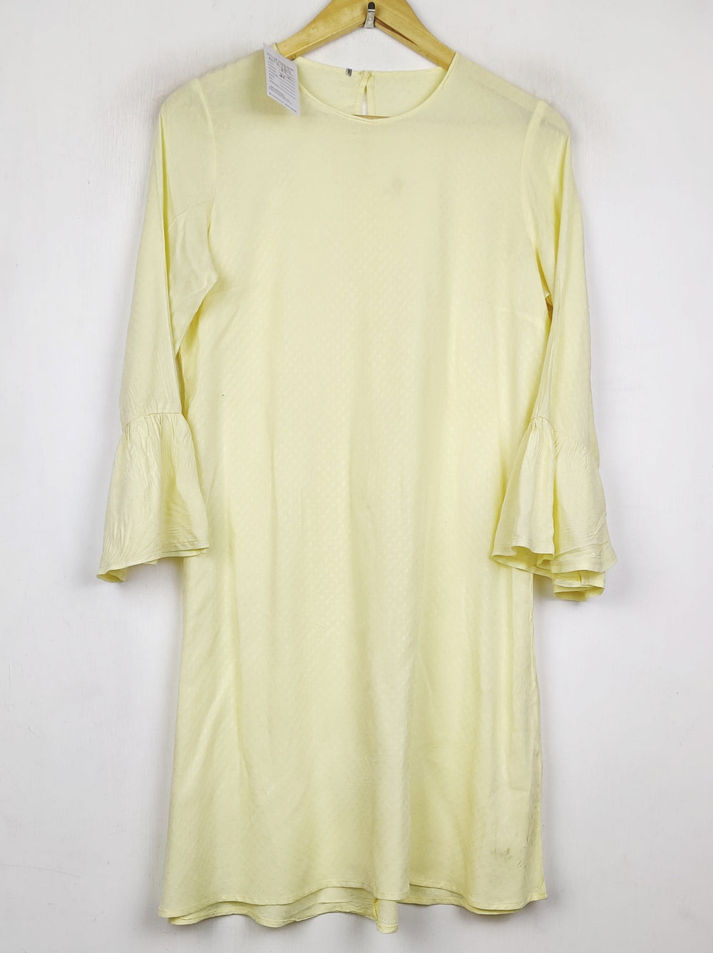 Buy online pre-used pre-loved 100% authentic & Original branded Unknown Brand (MF-5734) available in Pakistan. Top international brands avilable.