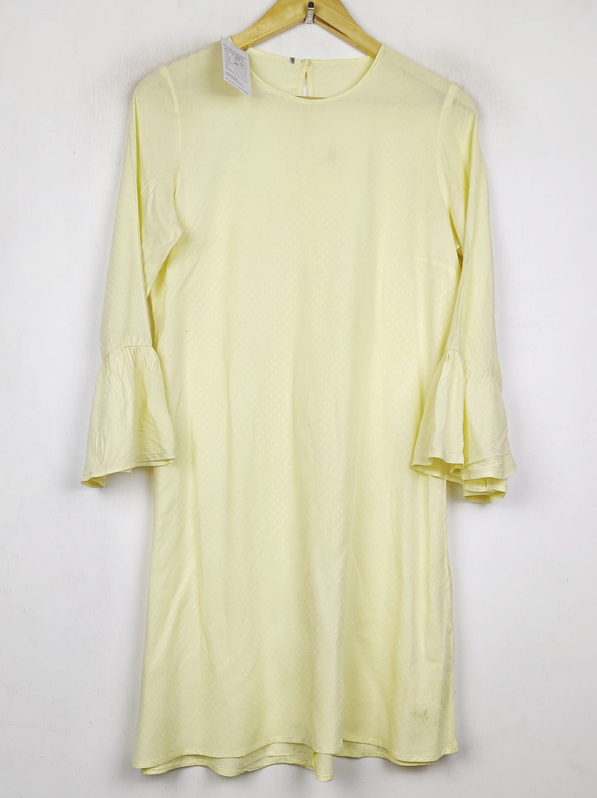 Buy online pre-used pre-loved 100% authentic & Original branded Unknown Brand (MF-5734) available in Pakistan. Top international brands avilable.