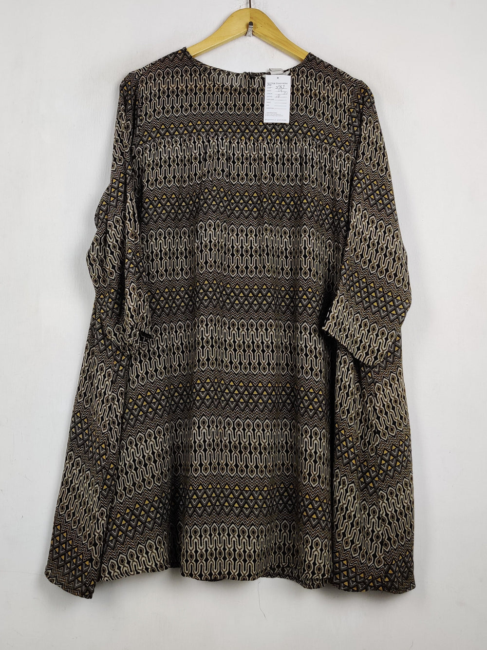 Buy online pre-used pre-loved 100% authentic & Original branded H&M (MF-5763) available in Pakistan. Top international brands avilable.