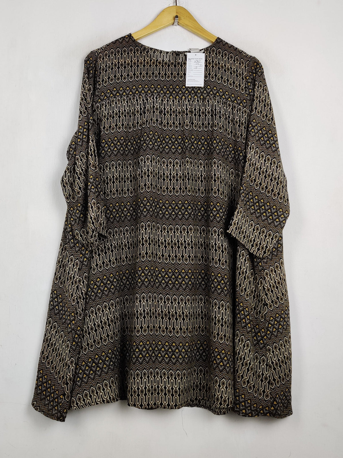 Buy online pre-used pre-loved 100% authentic & Original branded H&M (MF-5763) available in Pakistan. Top international brands avilable.