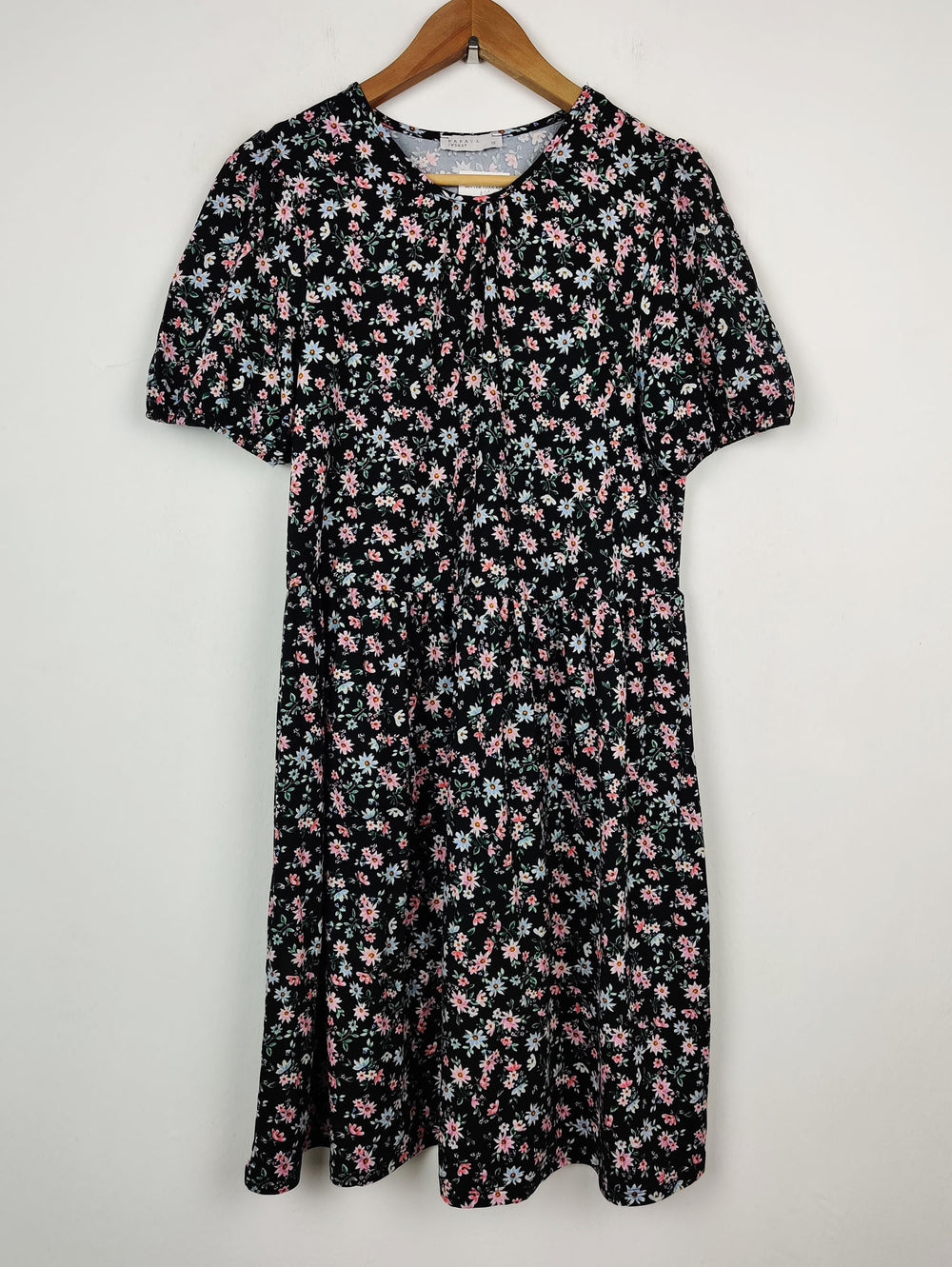 Buy online pre-used pre-loved 100% authentic & Original branded Papaya (MF-576) available in Pakistan. Top international brands avilable.