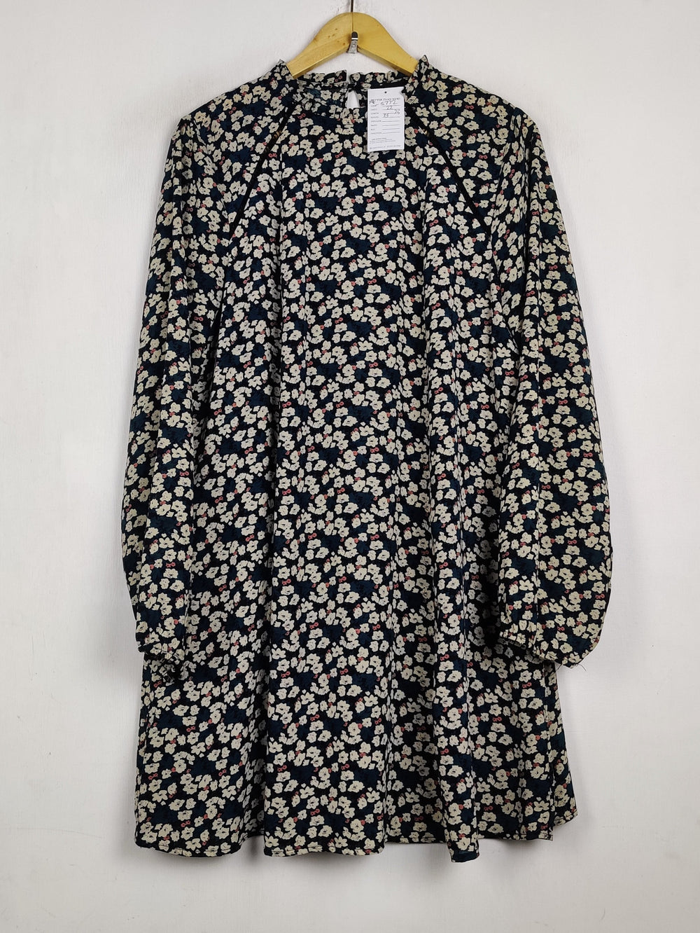 Buy online pre-used pre-loved 100% authentic & Original branded Atmosphere (MF-5772) available in Pakistan. Top international brands avilable.
