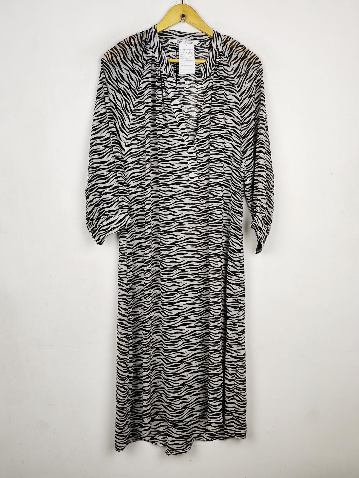 Buy online pre-used pre-loved 100% authentic & Original branded Zara (MF-5784) available in Pakistan. Top international brands avilable.