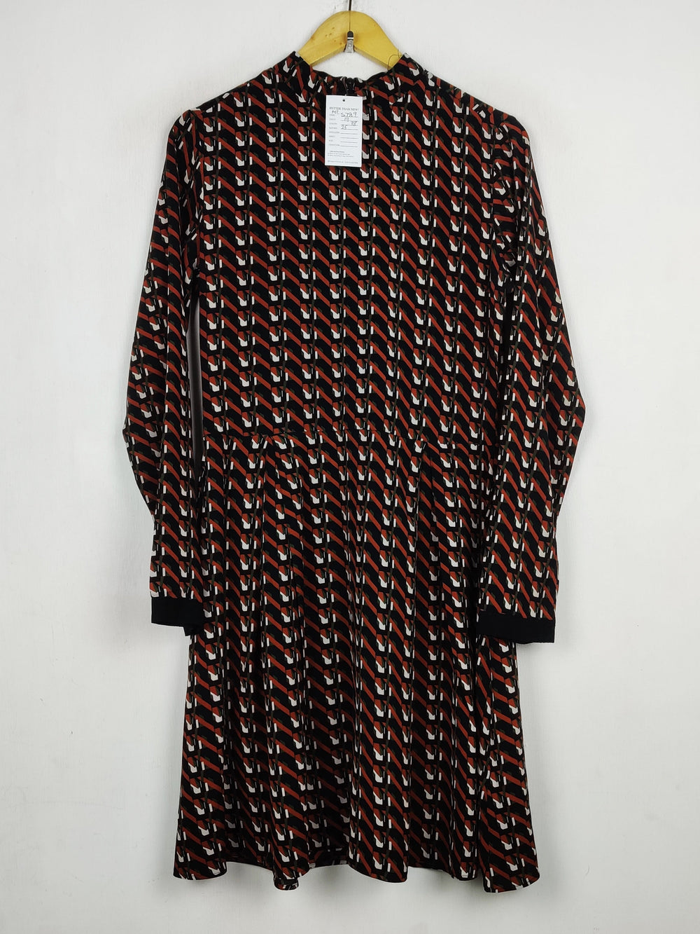 Buy online pre-used pre-loved 100% authentic & Original branded Unknown Brand (MF-5789) available in Pakistan. Top international brands avilable.