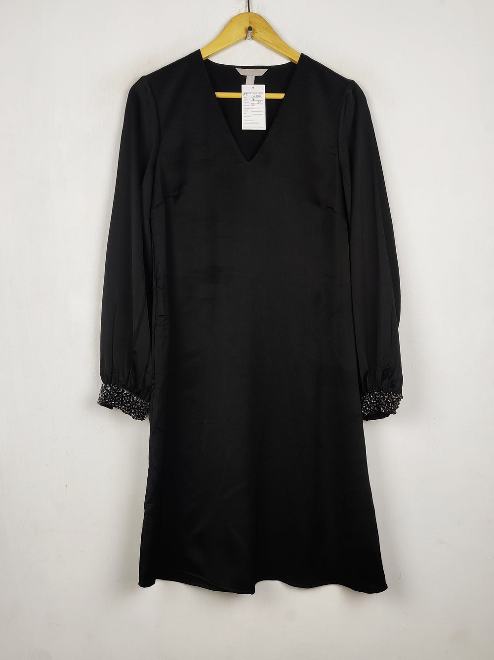 Buy online pre-used pre-loved 100% authentic & Original branded H&M (MF-5801) available in Pakistan. Top international brands avilable.