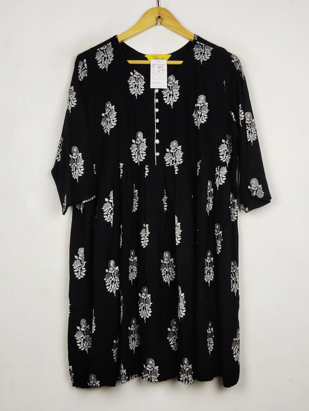 Buy online pre-used pre-loved 100% authentic & Original branded Jaipur (MF-5803) available in Pakistan. Top international brands avilable.