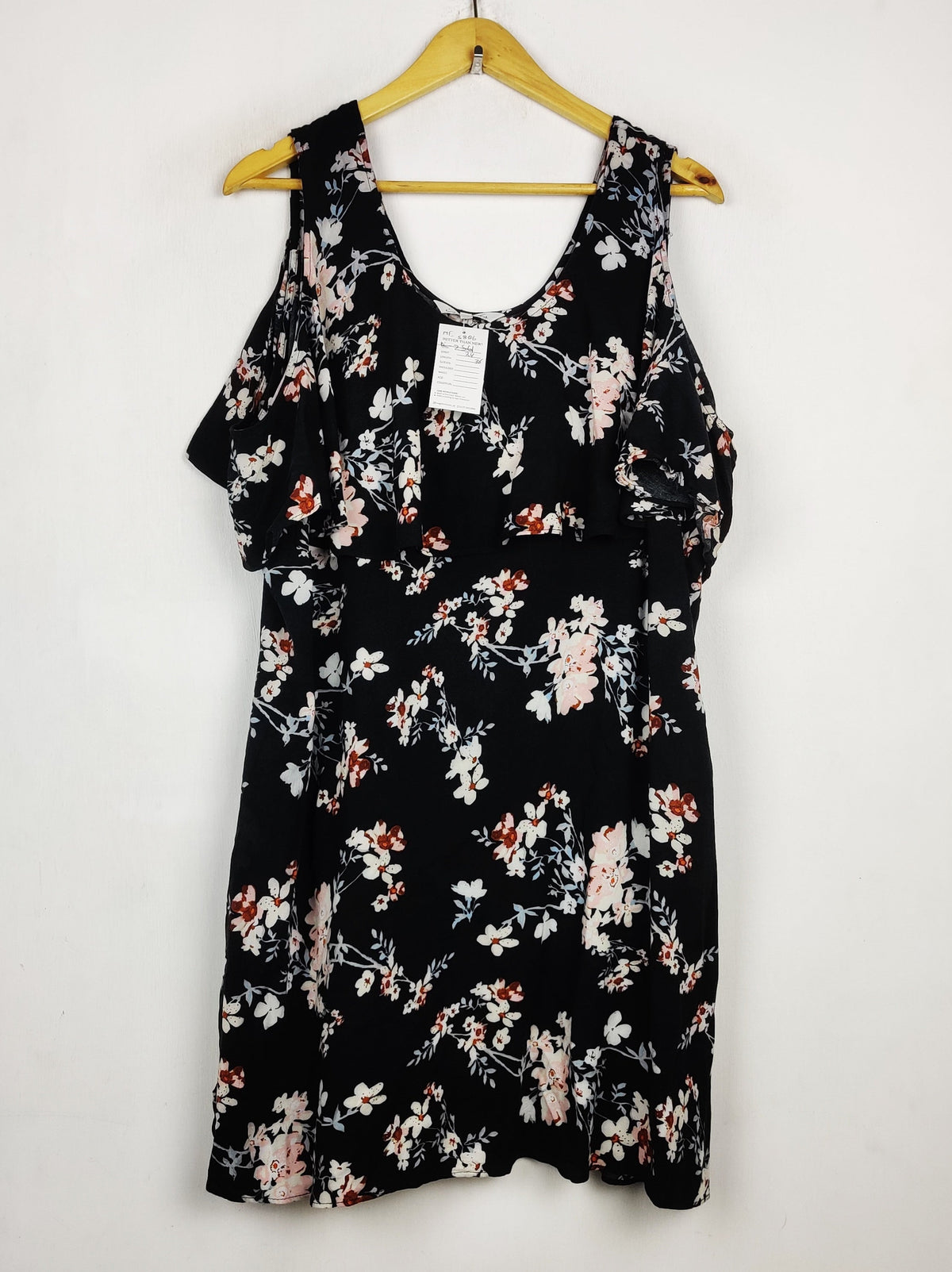 Buy online pre-used pre-loved 100% authentic & Original branded Peacocks (MF-5806) available in Pakistan. Top international brands avilable.