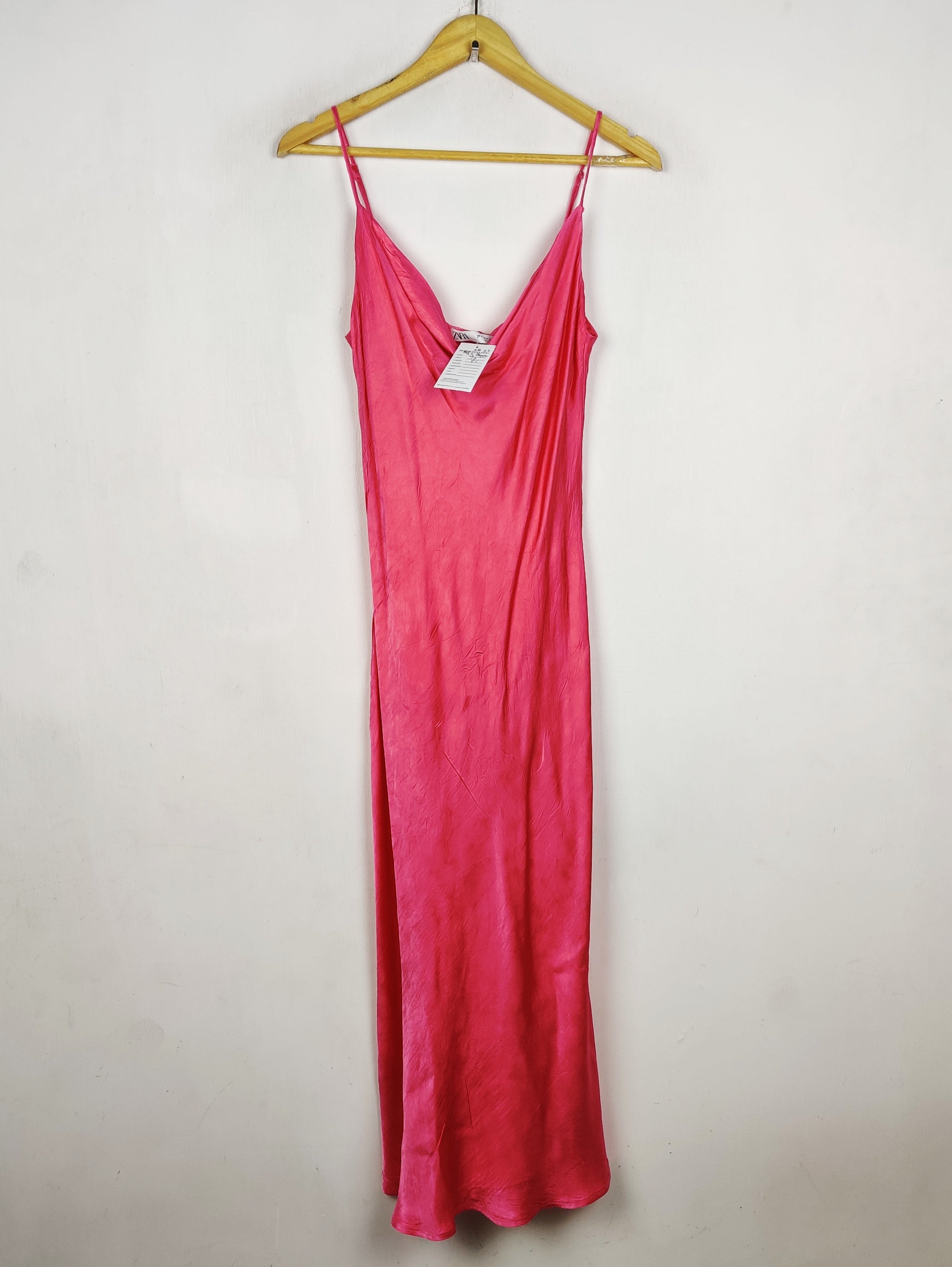 Buy online pre-used pre-loved 100% authentic & Original branded Zara (MF-5852) available in Pakistan. Top international brands avilable.