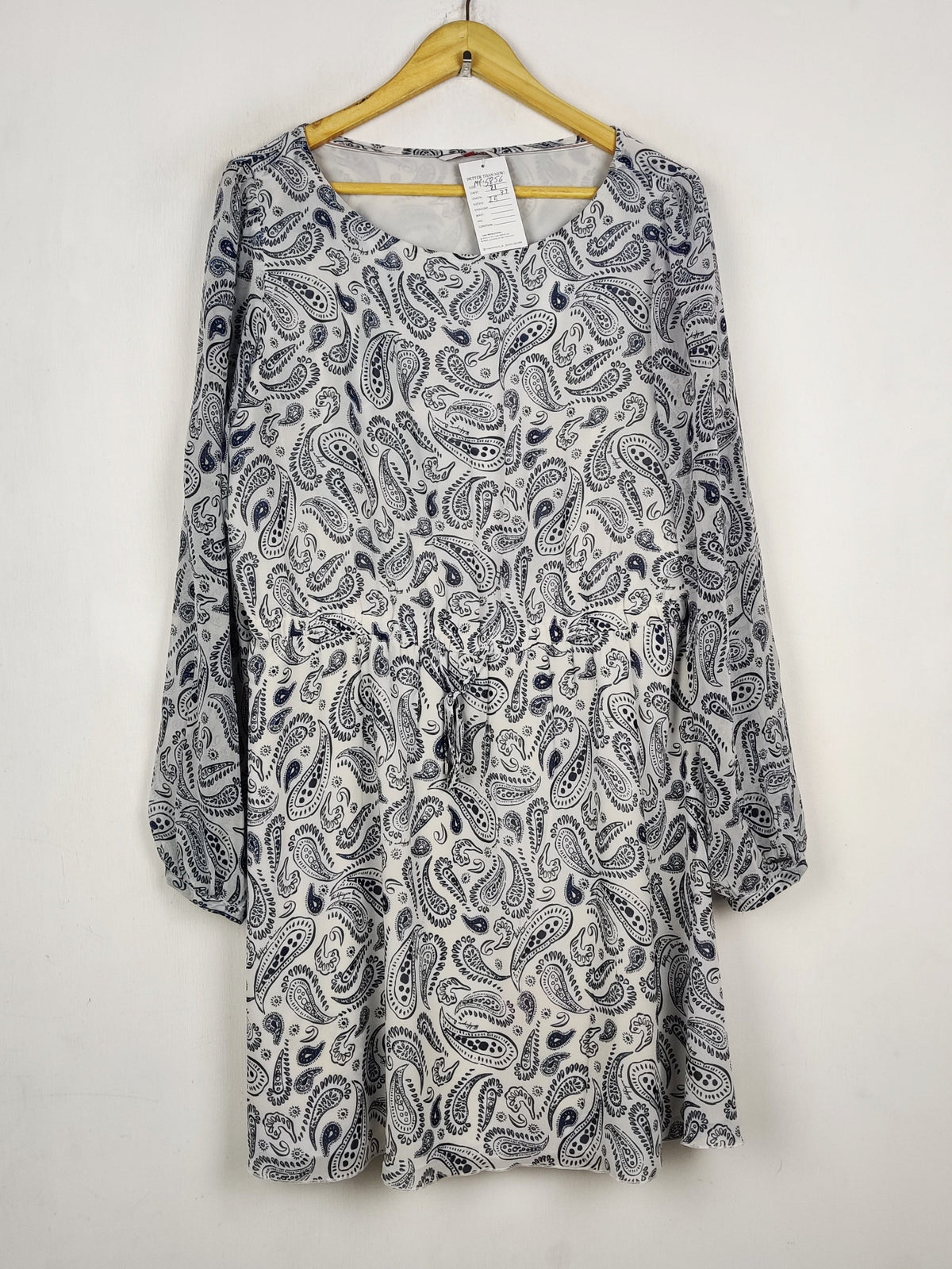 Buy online pre-used pre-loved 100% authentic & Original branded T.O.M.M.Y H.I.L.F.I.G.E.R (MF-5856) available in Pakistan. Top international brands avilable.