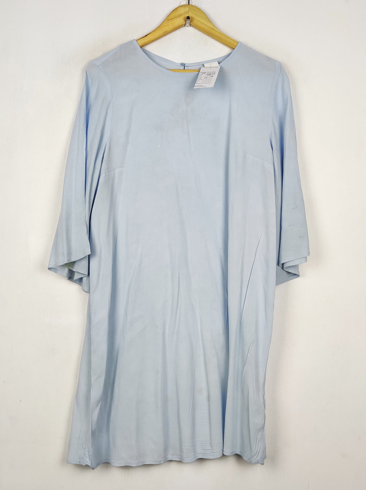 Buy online pre-used pre-loved 100% authentic & Original branded H&M (MF-5868) available in Pakistan. Top international brands avilable.