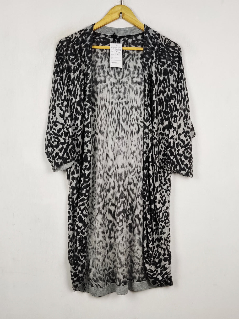 Buy online pre-used pre-loved 100% authentic & Original branded H&M (MF-5869) available in Pakistan. Top international brands avilable.
