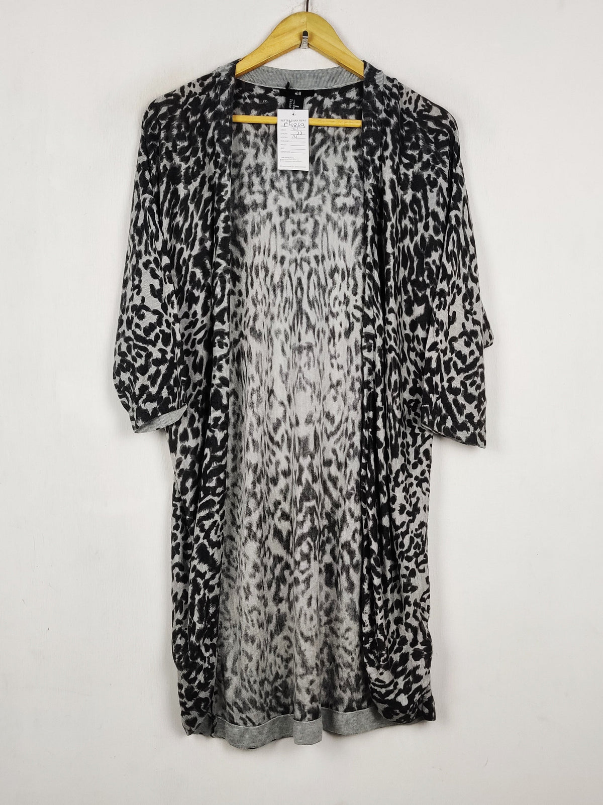 Buy online pre-used pre-loved 100% authentic & Original branded H&M (MF-5869) available in Pakistan. Top international brands avilable.