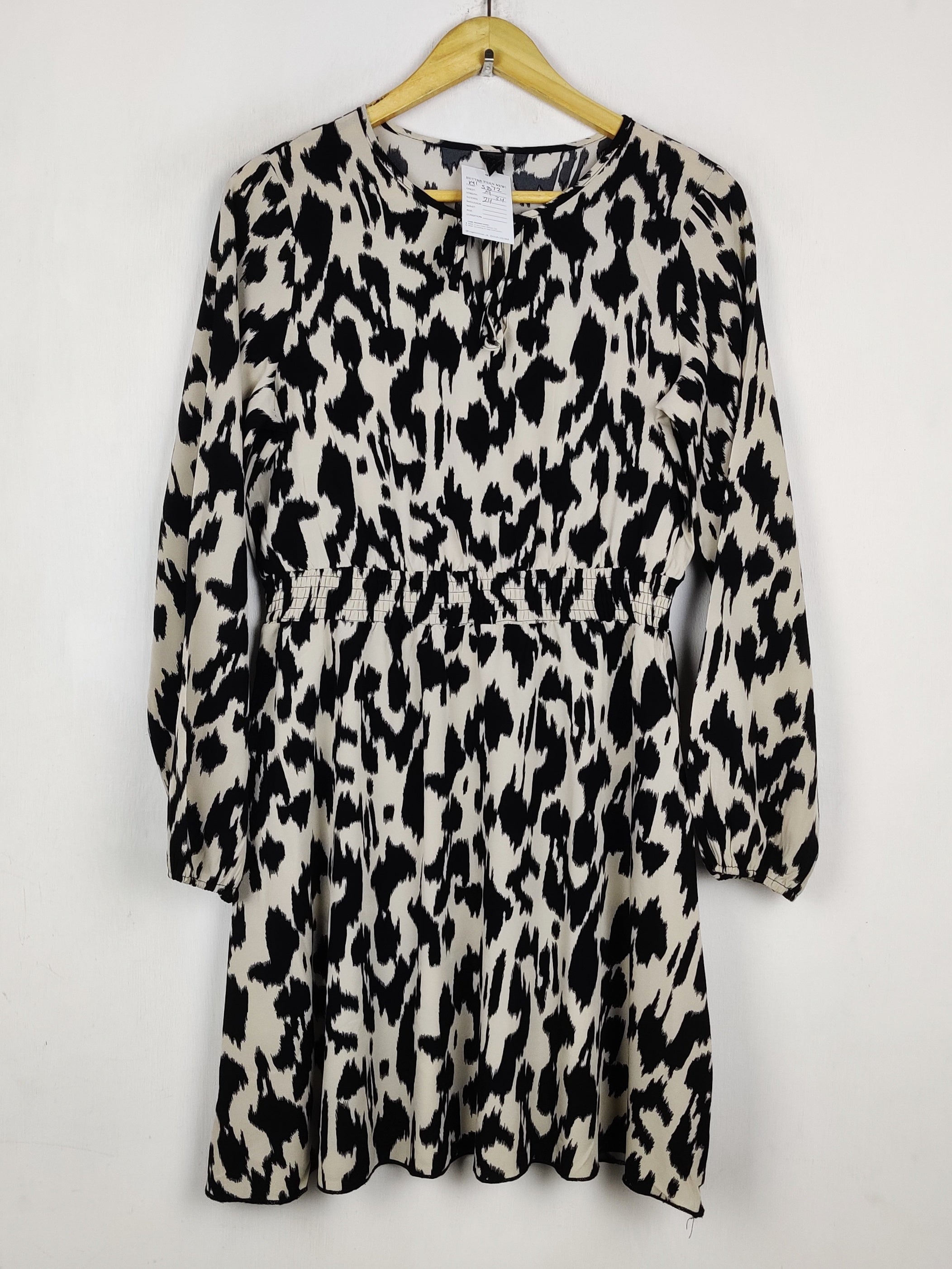 Buy online pre-used pre-loved 100% authentic & Original branded Shein (MF-5872) available in Pakistan. Top international brands avilable.