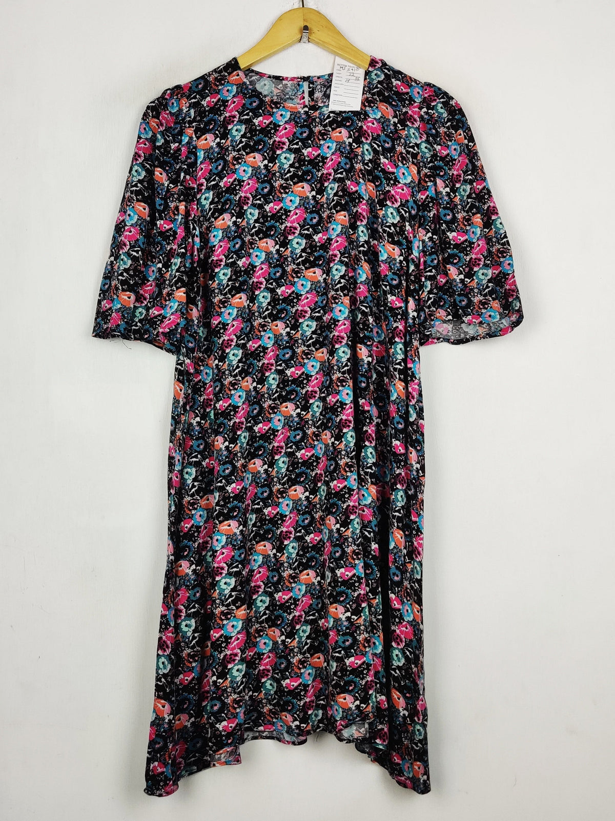 Buy online pre-used pre-loved 100% authentic & Original branded Unknown Brand (MF-5910) available in Pakistan. Top international brands avilable.