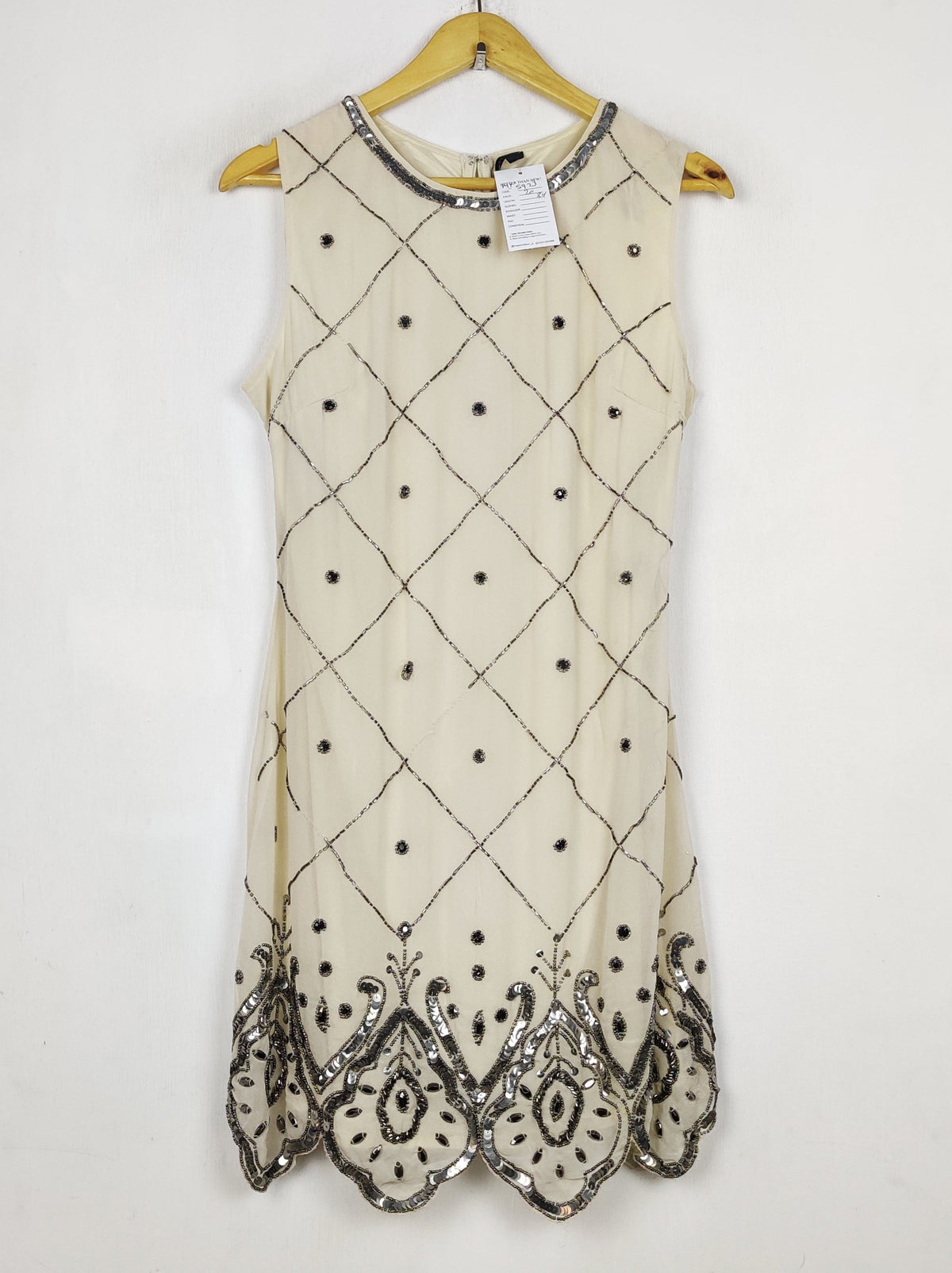 Buy online pre-used pre-loved 100% authentic & Original branded Live To Love (MF-5923) available in Pakistan. Top international brands avilable.