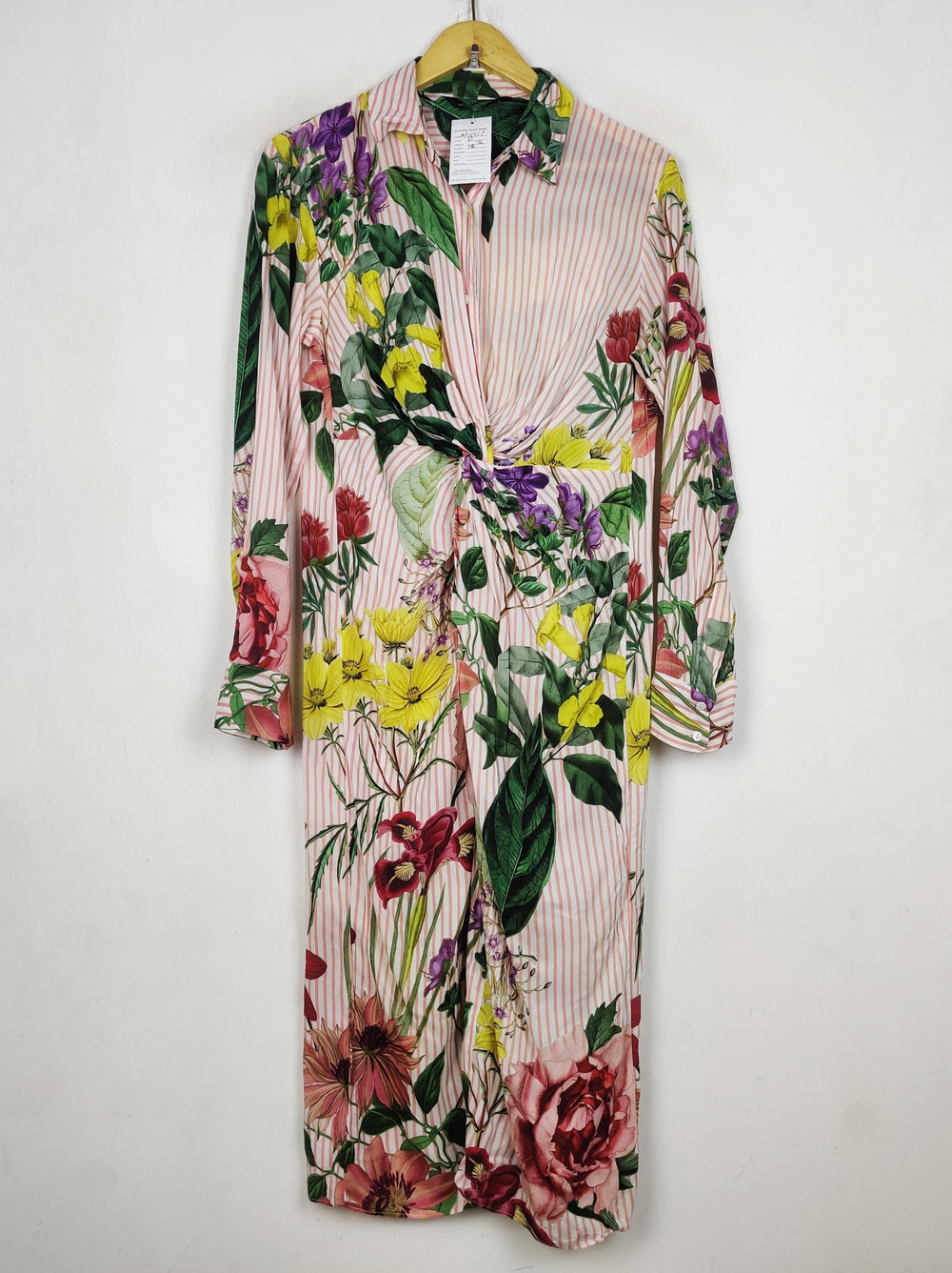 Buy online pre-used pre-loved 100% authentic & Original branded Zara (MF-5937) available in Pakistan. Top international brands avilable.