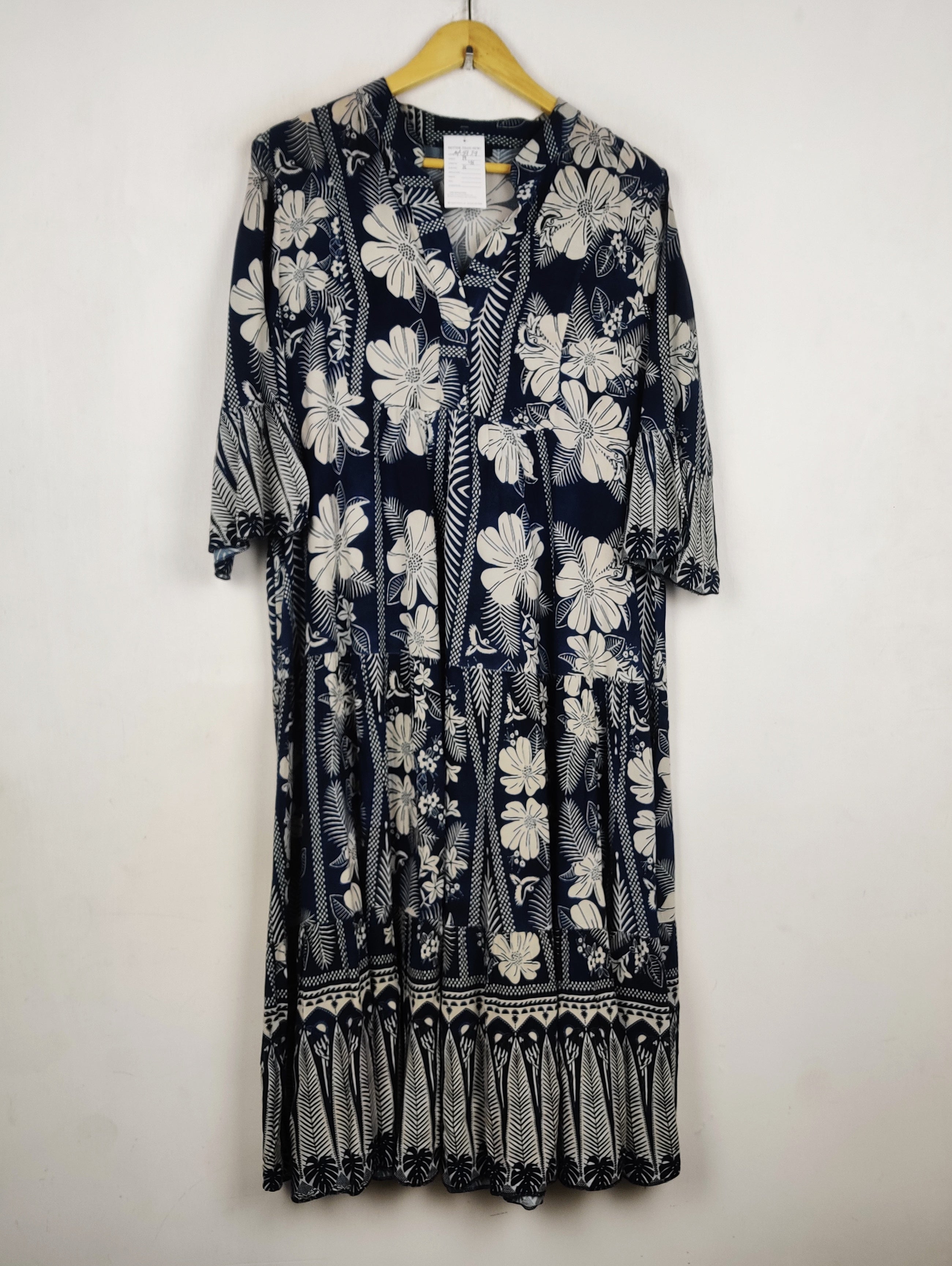 Buy online pre-used pre-loved 100% authentic & Original branded Blue Vanilla (MF-5939) available in Pakistan. Top international brands avilable.