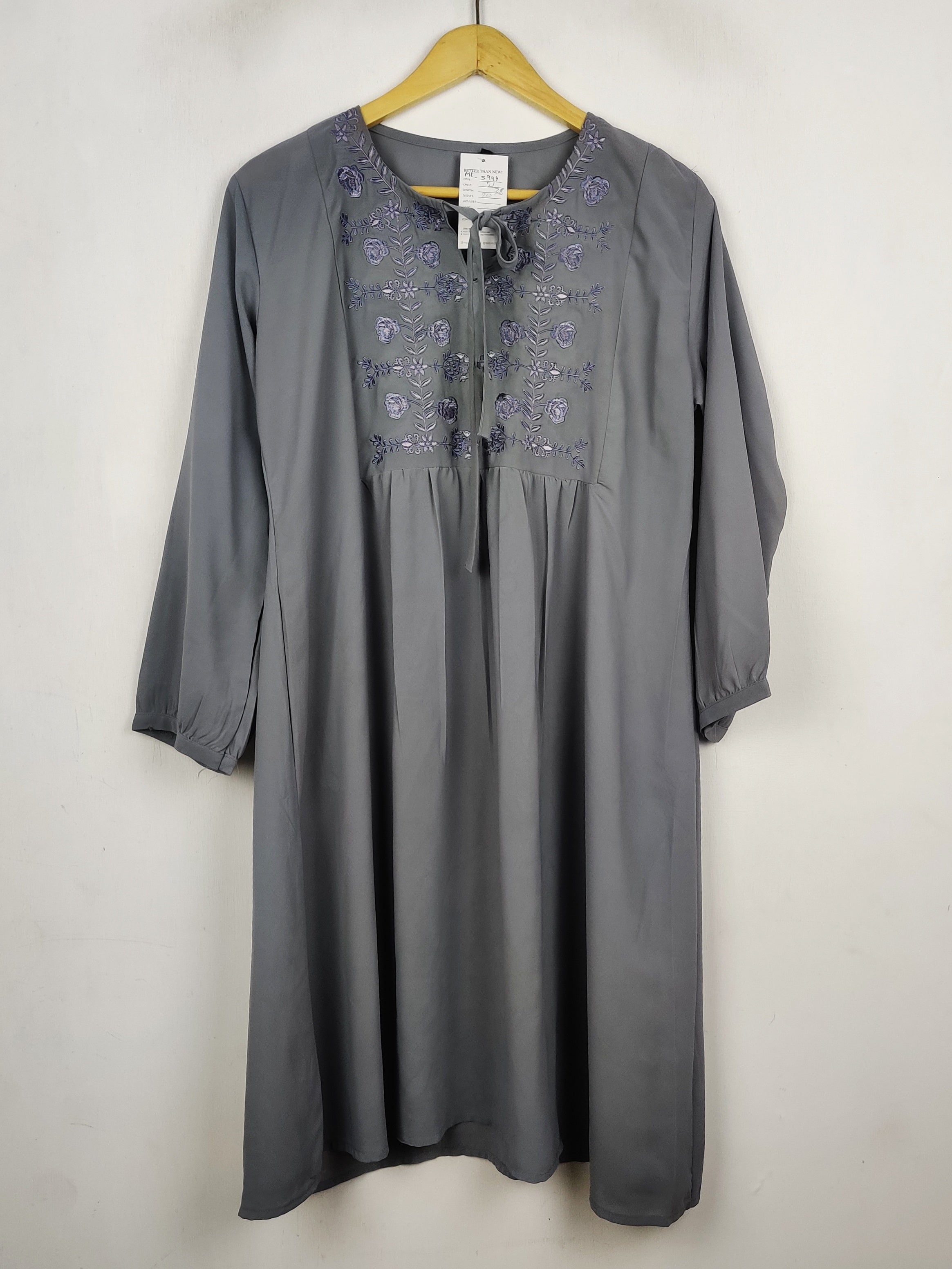 Buy online pre-used pre-loved 100% authentic & Original branded Unknown Brand (MF-5944) available in Pakistan. Top international brands avilable.