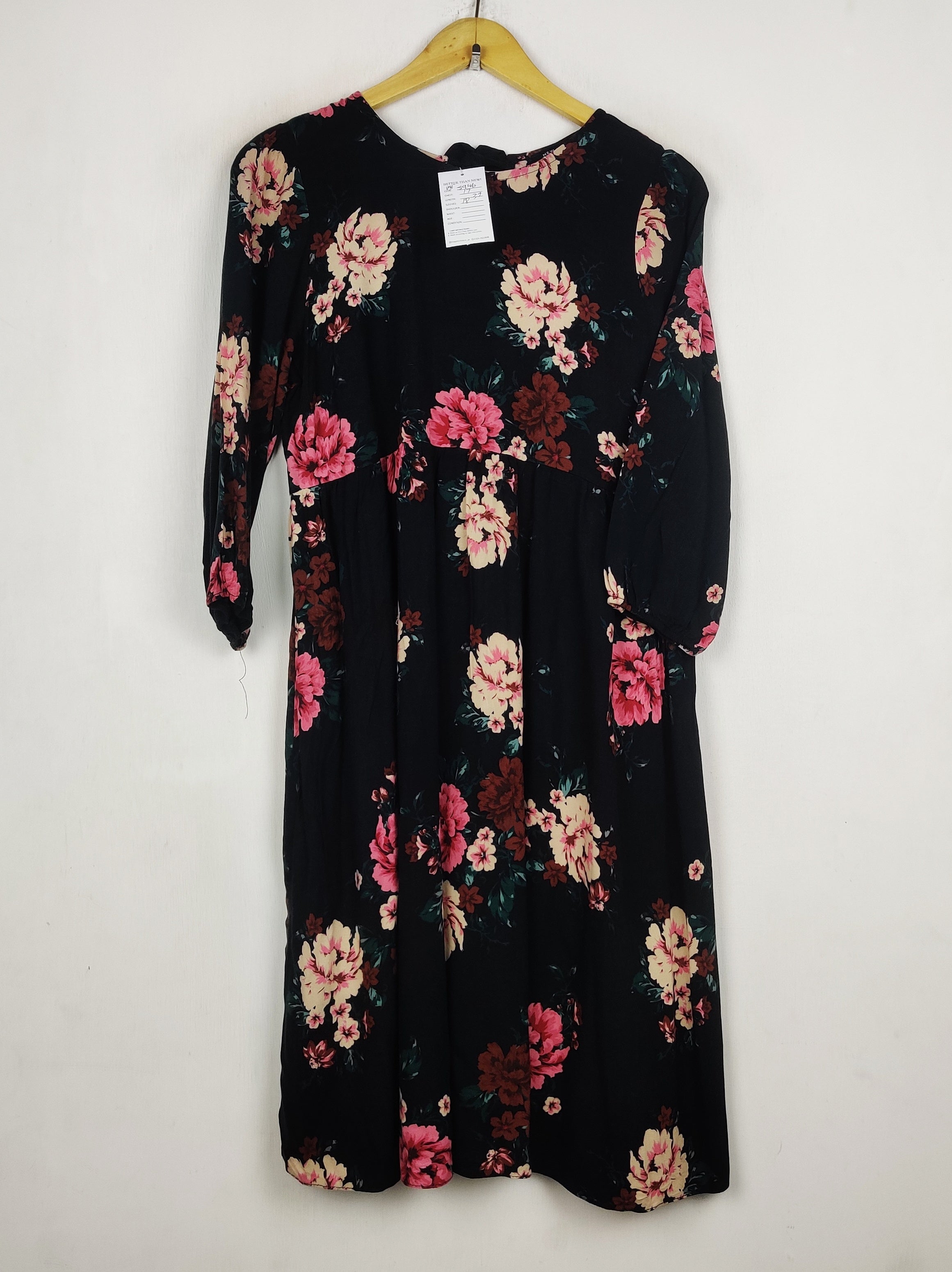 Buy online pre-used pre-loved 100% authentic & Original branded Unknown Brand (MF-5946) available in Pakistan. Top international brands avilable.