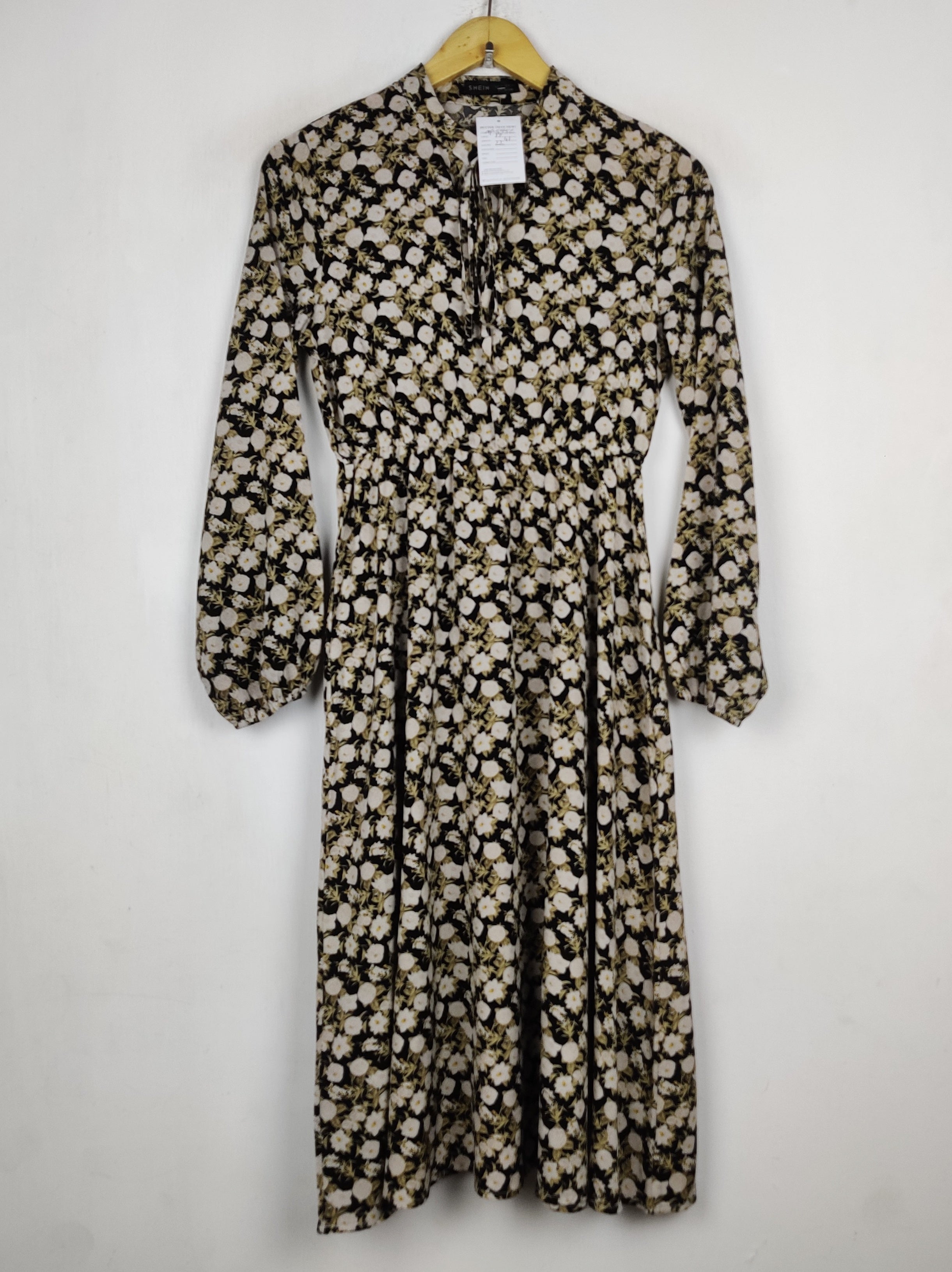 Buy online pre-used pre-loved 100% authentic & Original branded Shein (MF-5952) available in Pakistan. Top international brands avilable.