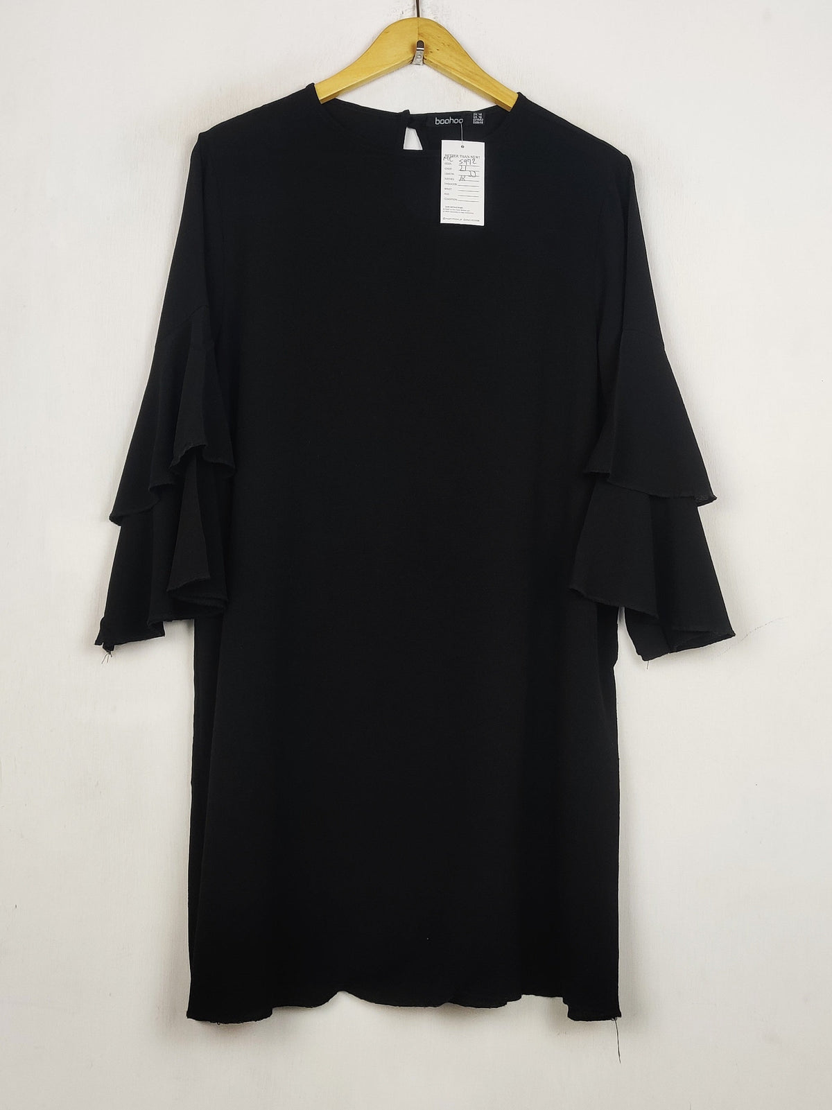 Buy online pre-used pre-loved 100% authentic & Original branded Boohoo (MF-5972) available in Pakistan. Top international brands avilable.