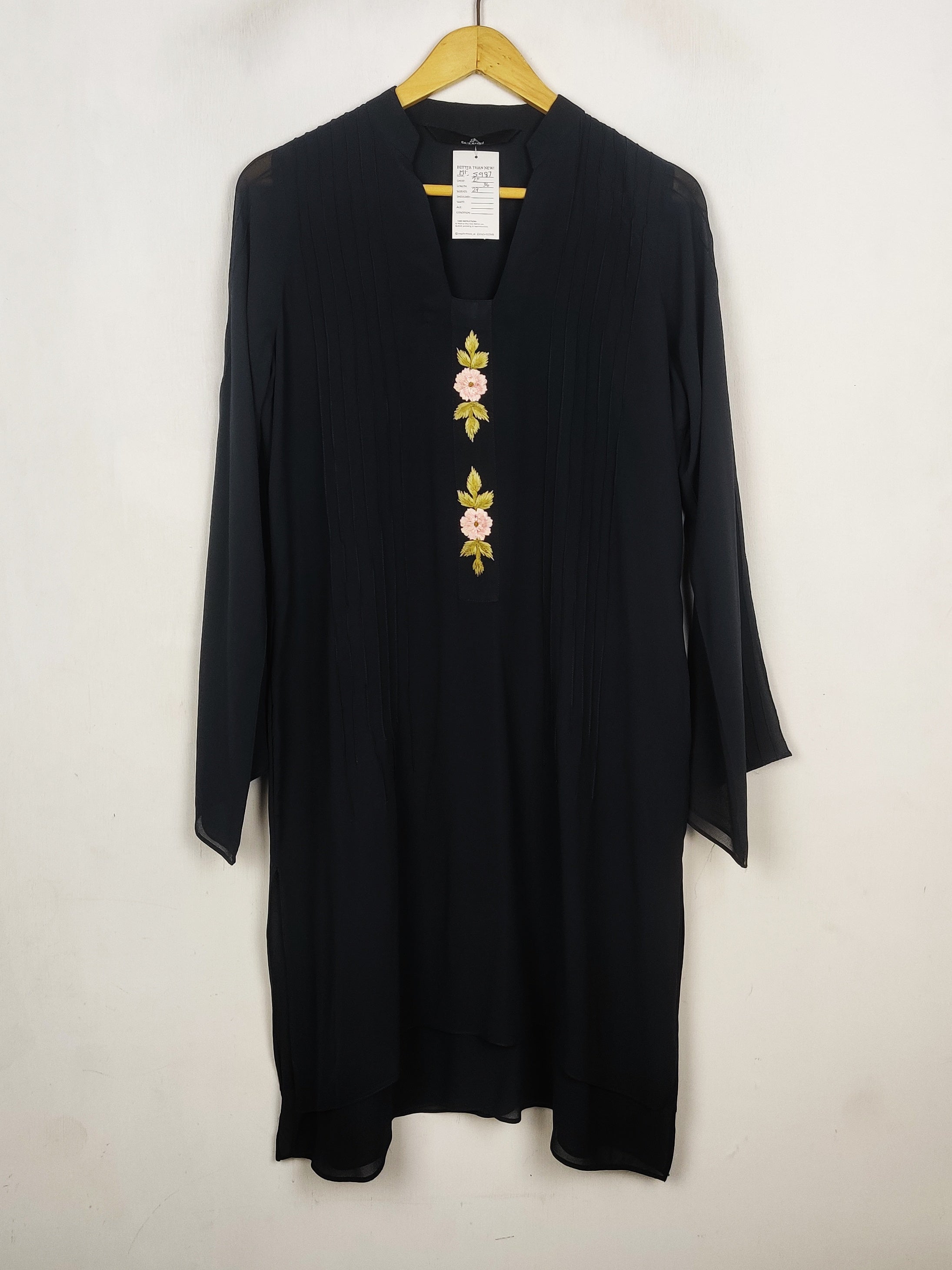 Buy online pre-used pre-loved 100% authentic & Original branded Saira Habib (MF-5987) available in Pakistan. Top international brands avilable.