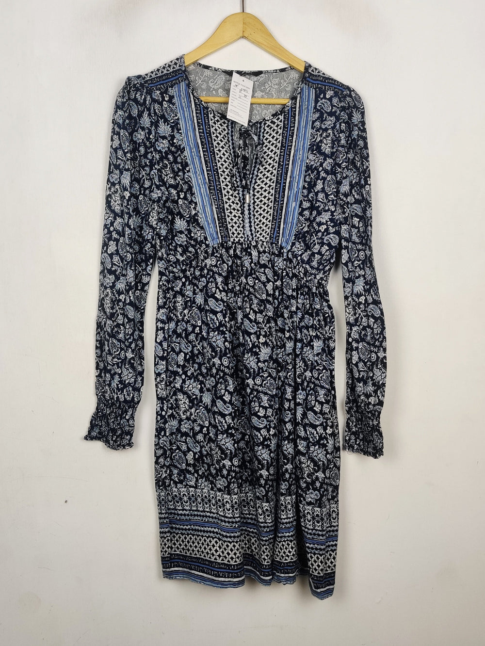 Buy online pre-used pre-loved 100% authentic & Original branded Peacocks (MF-5991) available in Pakistan. Top international brands avilable.