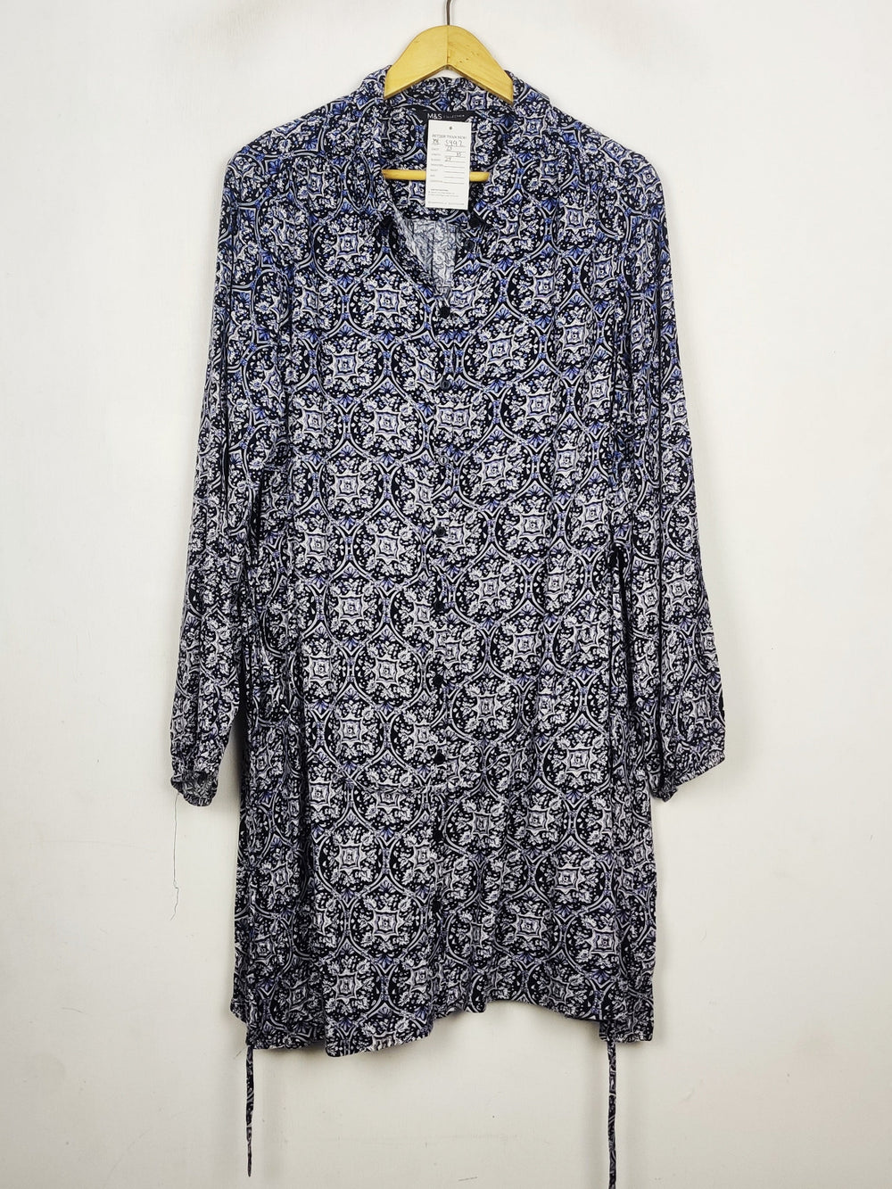 Buy online pre-used pre-loved 100% authentic & Original branded Marks & Spencer (MF-5992) available in Pakistan. Top international brands avilable.