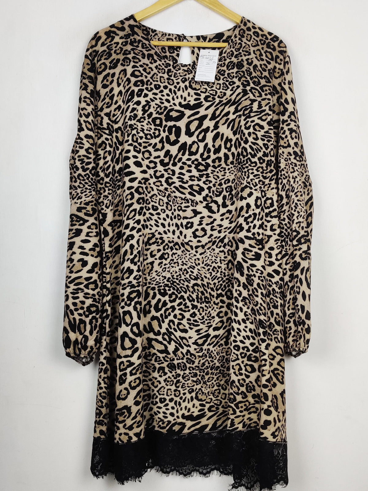 Buy online pre-used pre-loved 100% authentic & Original branded Boohoo (MF-6053) available in Pakistan. Top international brands avilable.