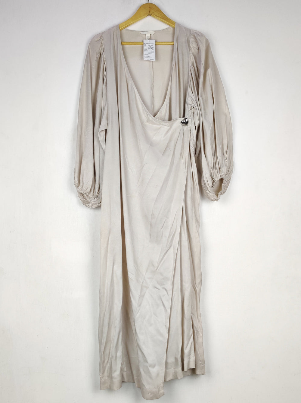 Buy online pre-used pre-loved 100% authentic & Original branded H&M (MF-6082) available in Pakistan. Top international brands avilable.