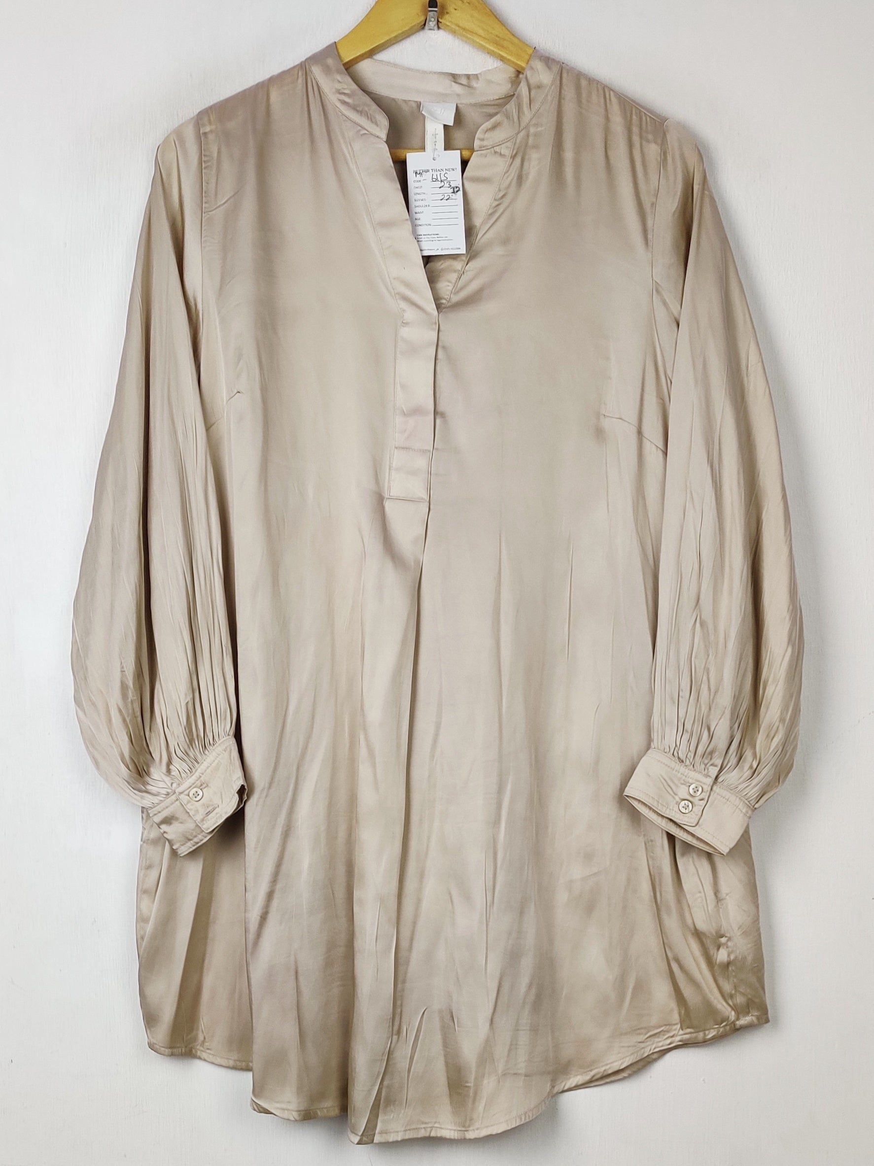 Buy online pre-used pre-loved 100% authentic & Original branded H&M (MF-6115) available in Pakistan. Top international brands avilable.